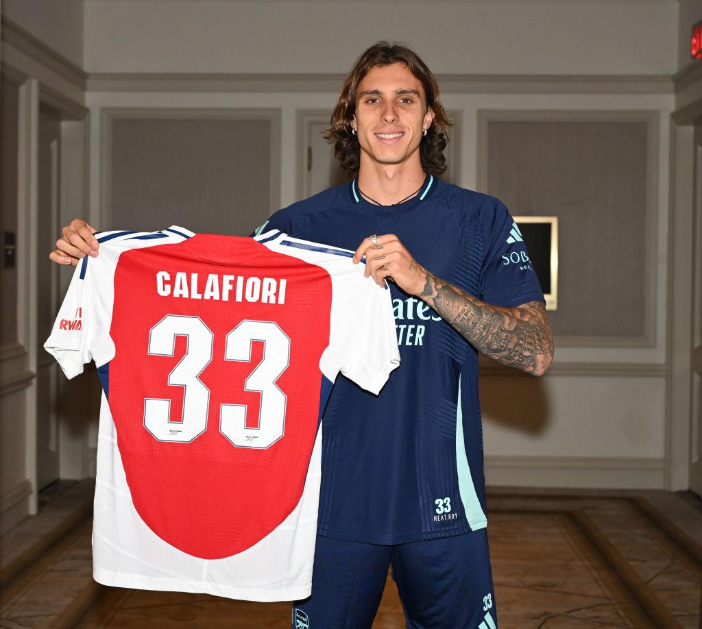 Riccardo Calafiori gia nhập Arsenal