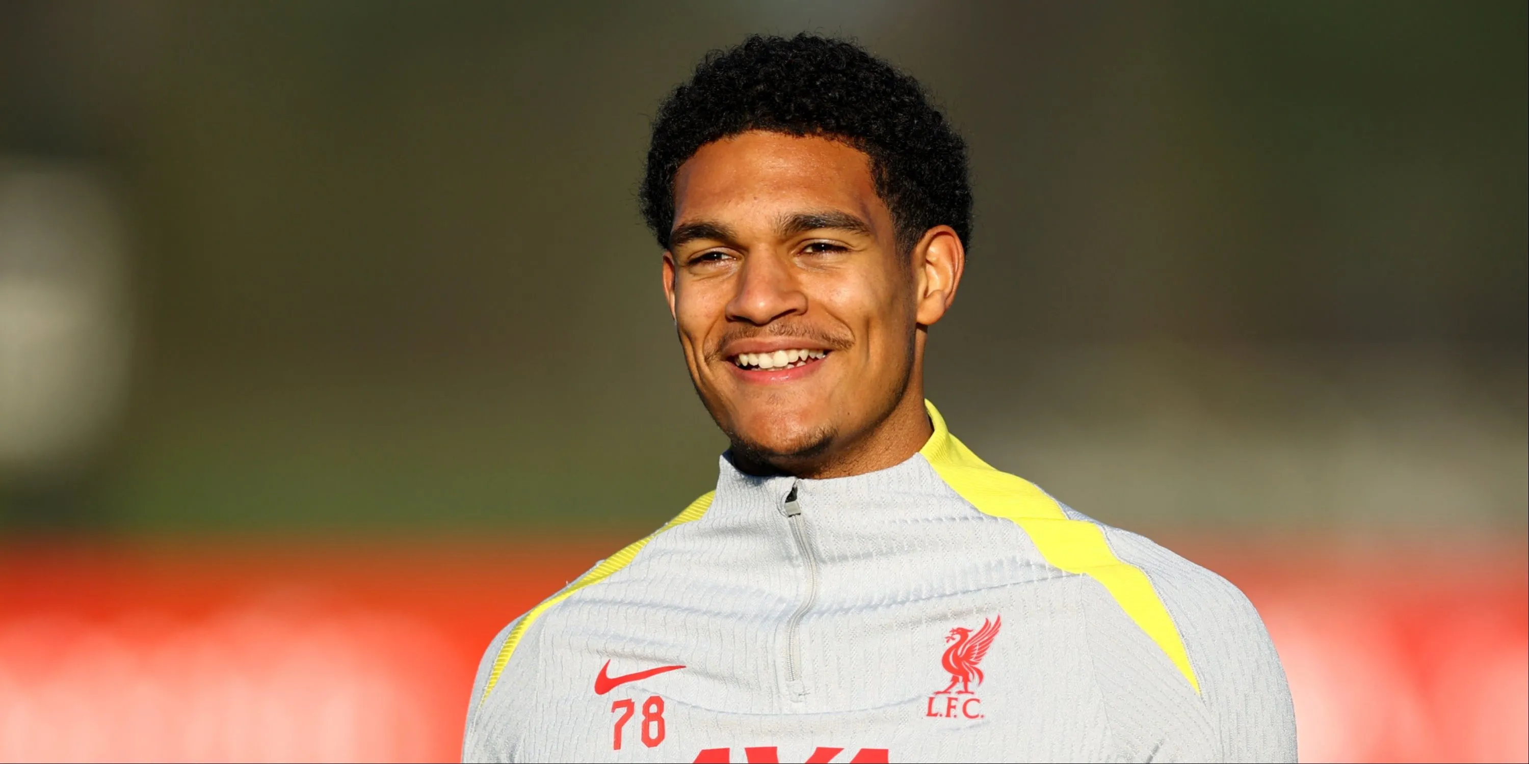Trung vệ Jarell Quansah của Liverpool trong một trận đấu