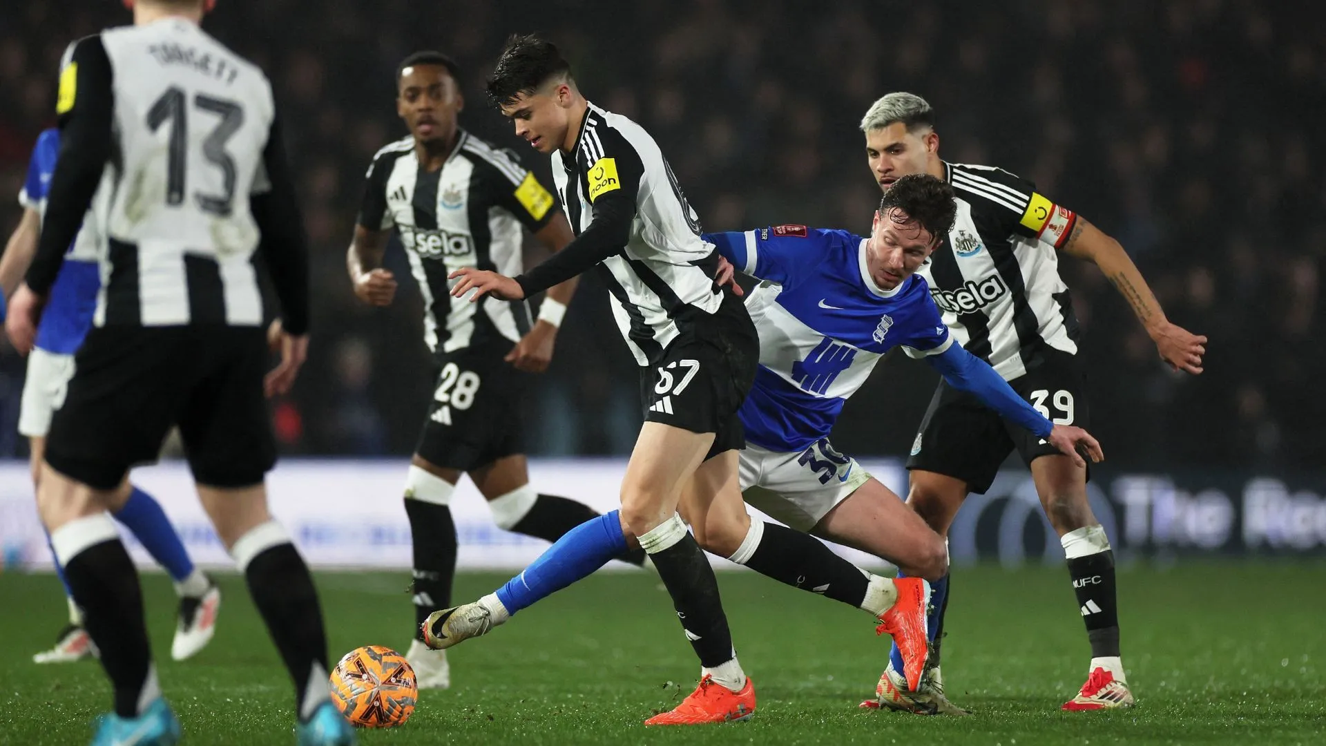 Cầu thủ Birmingham City thi đấu trong mùa giải giúp đội thăng hạng