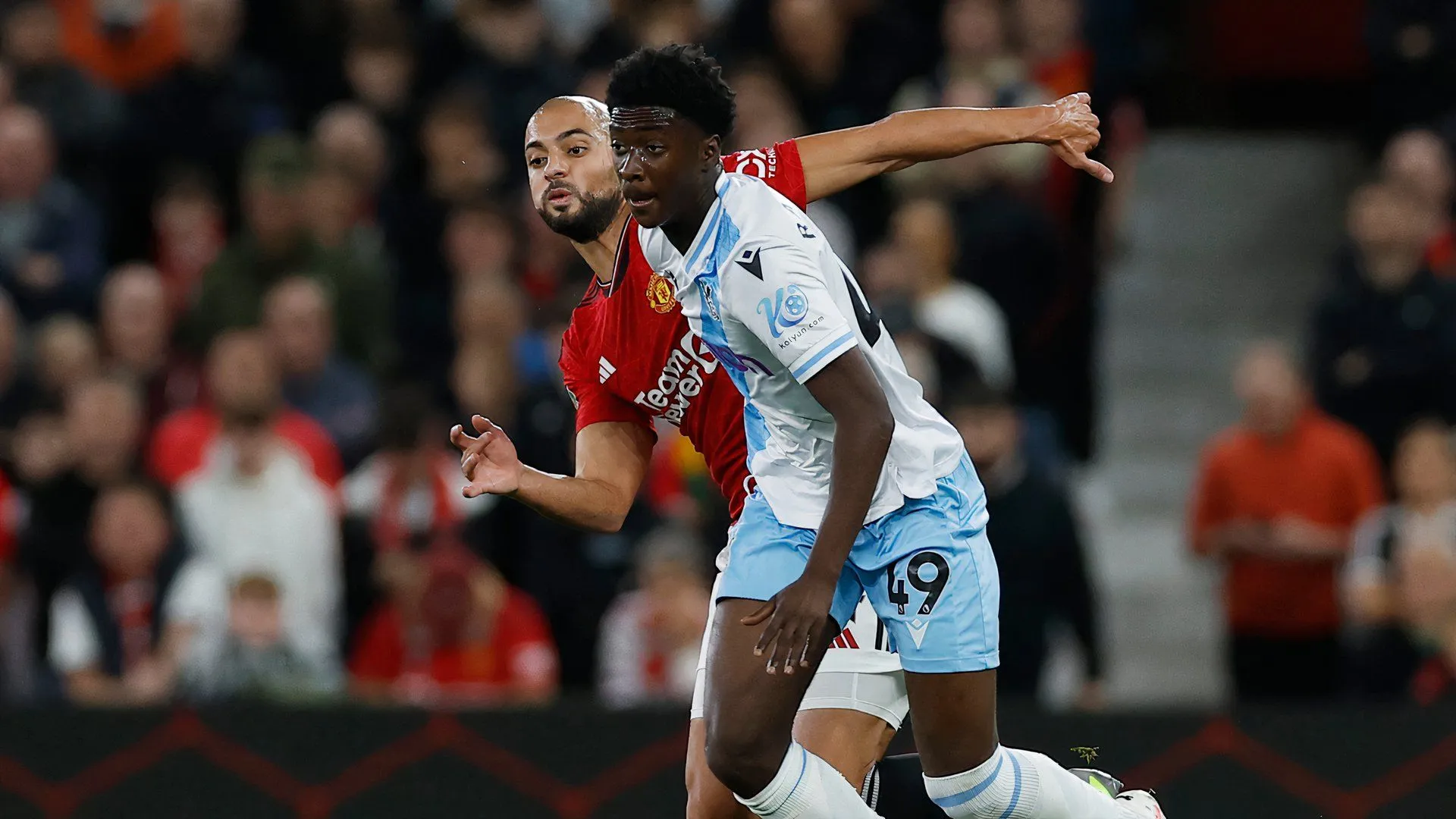 Cầu thủ chạy cánh trẻ Jesurun Rak-Sakyi của Crystal Palace, hiện đang được cho mượn tại Sheffield United