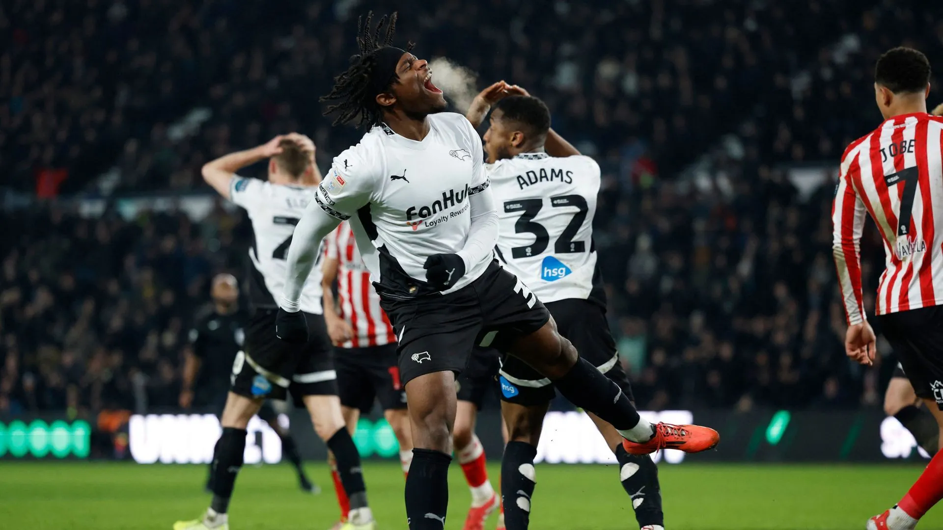 Cầu thủ Dajaune Brown trong trận đấu giữa Derby County và Sunderland tại Championship