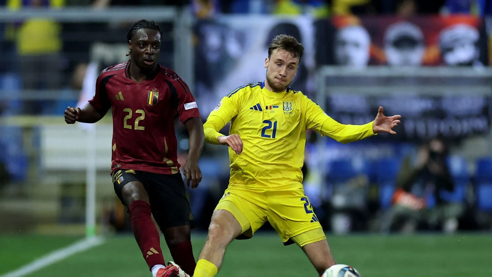 Chân dung tiền đạo trẻ Vladyslav Vanat, mục tiêu chuyển nhượng của Leeds và Fulham