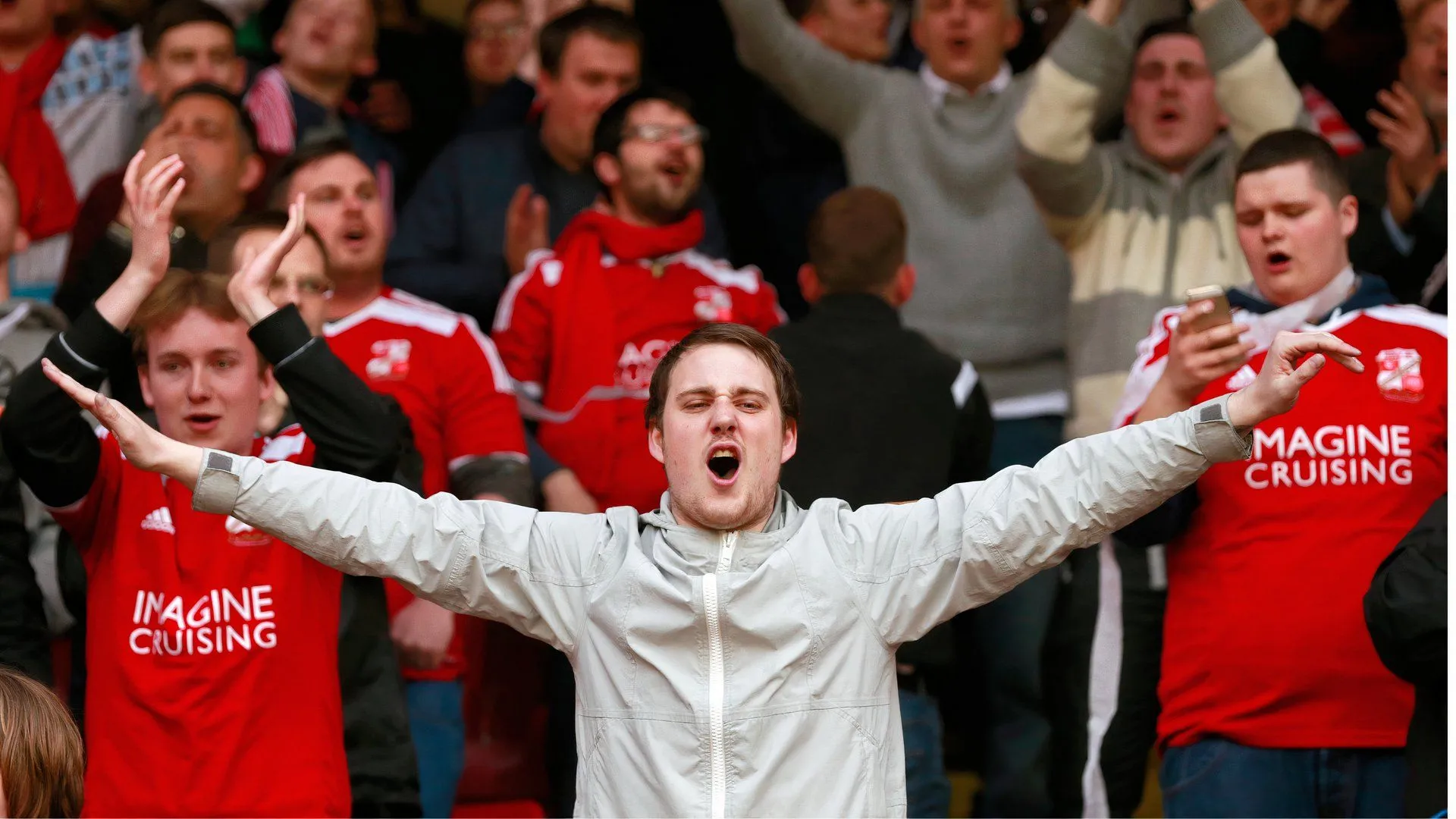 Cổ động viên Swindon Town hy vọng Botan Ameen sẽ tiếp tục gắn bó với câu lạc bộ