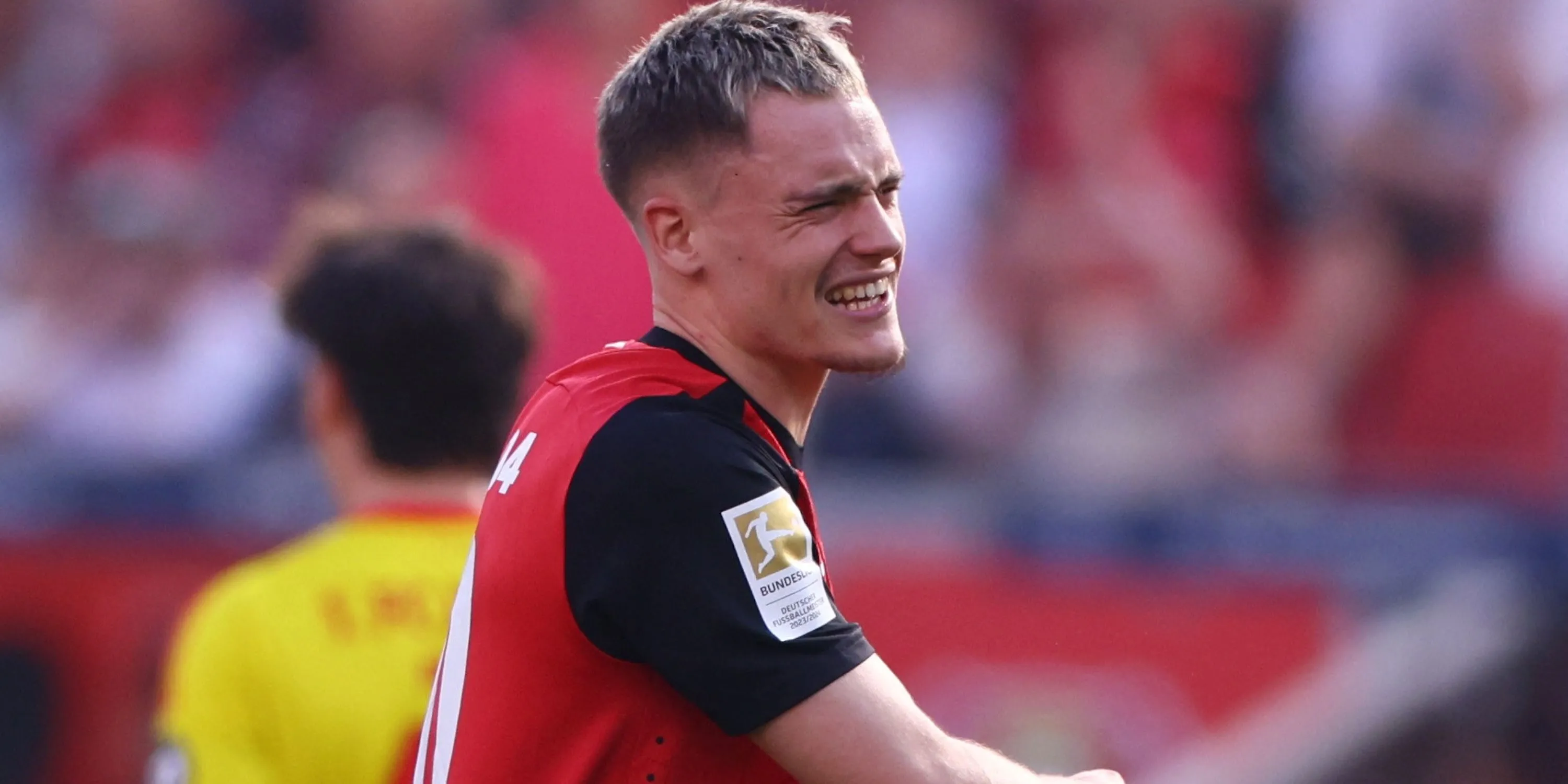 Florian Wirtz của Bayer Leverkusen trên sân cỏ