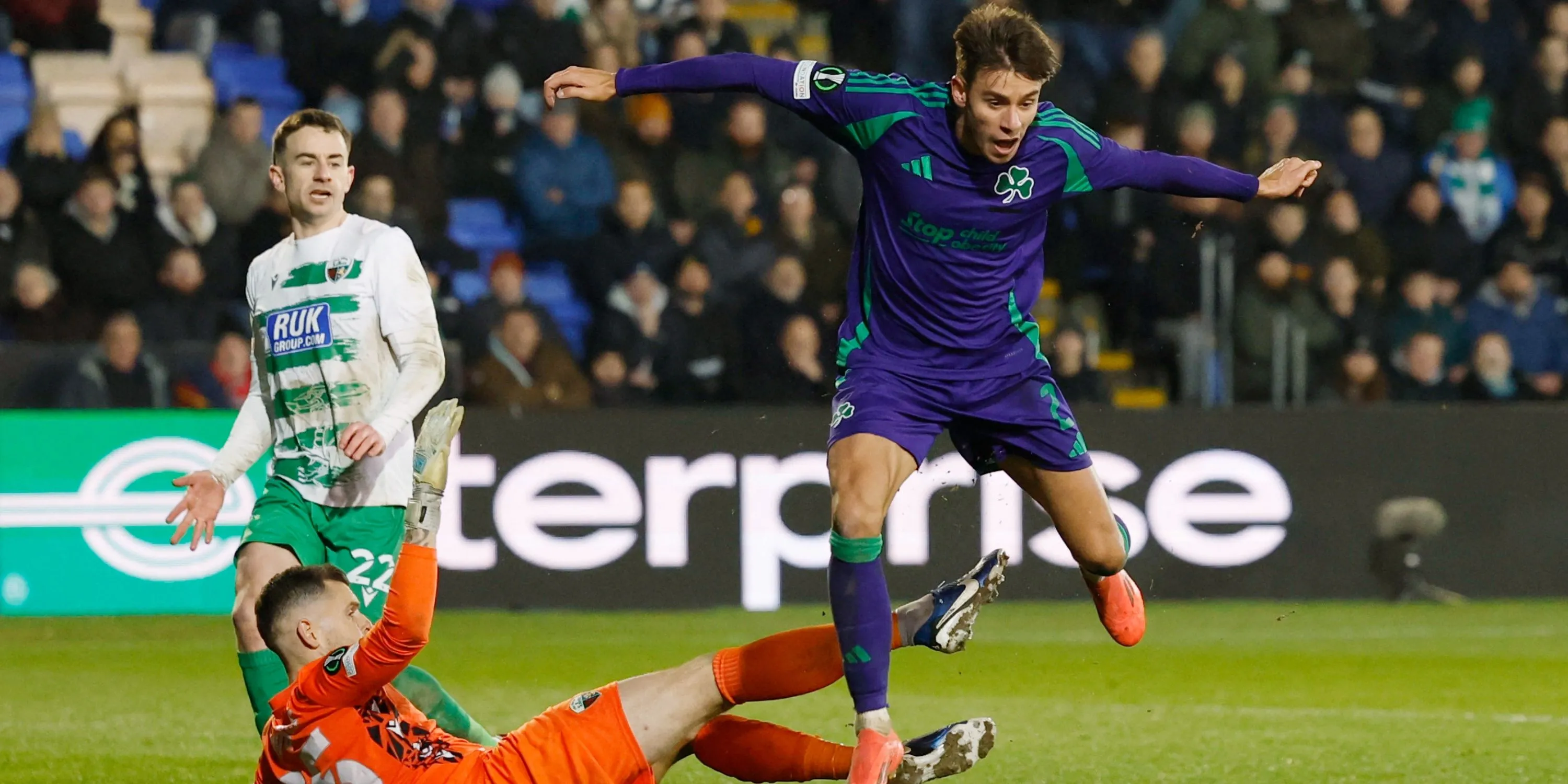 Georgios Vagiannidis của Panathinaikos thi đấu trong một trận cầu đỉnh cao, hình ảnh minh họa cho các mục tiêu chuyển nhượng của Everton