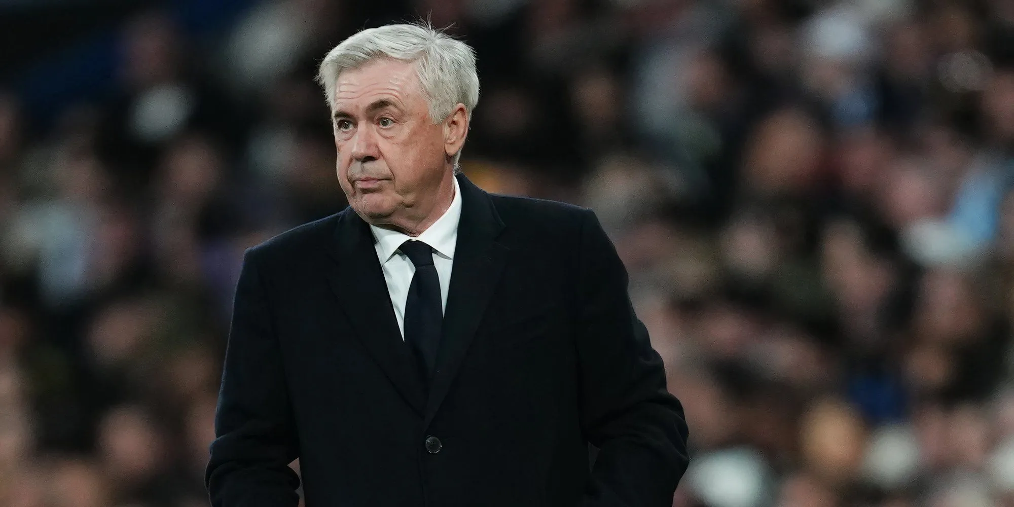 HLV Carlo Ancelotti của Real Madrid trên sân tập