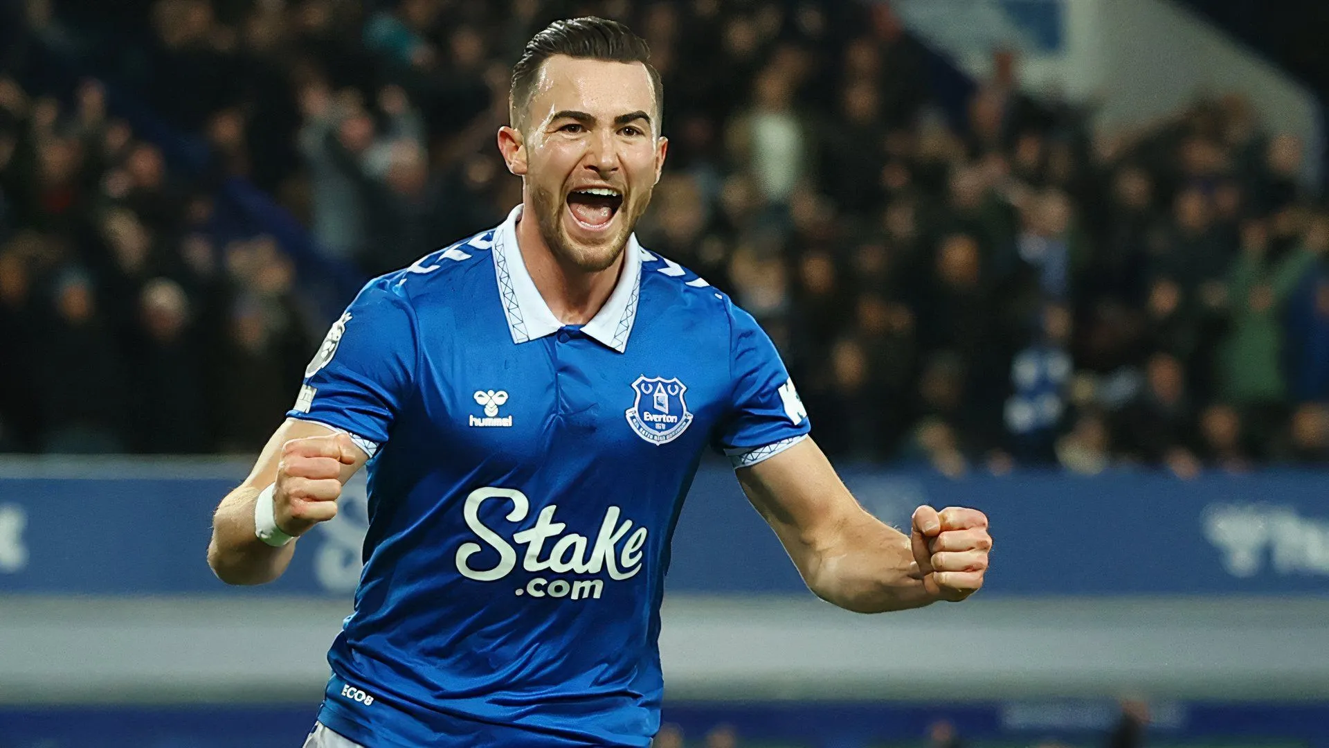 Jack Harrison ghi bàn cho Everton trong trận đấu với Manchester City tại Premier League