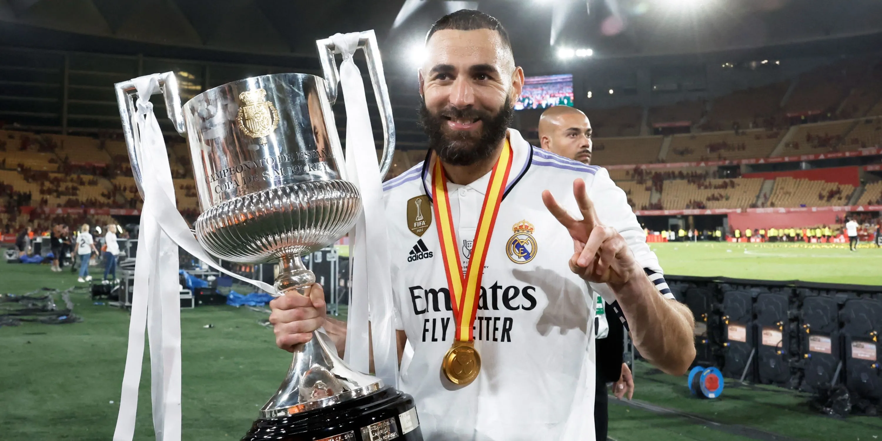 Karim Benzema thi đấu cho Real Madrid