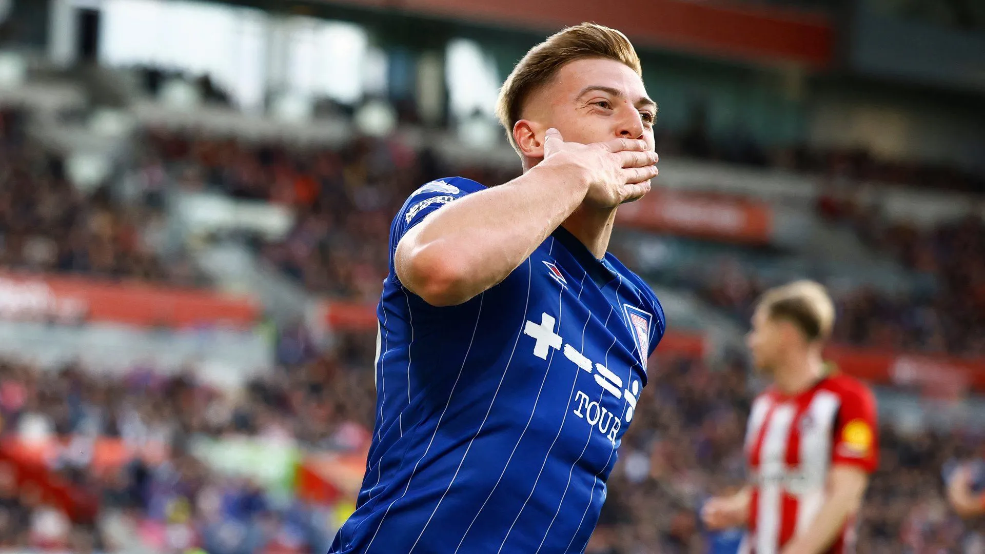 Liam Delap trong màu áo Ipswich Town thi đấu tại Premier League mùa 2024/2025