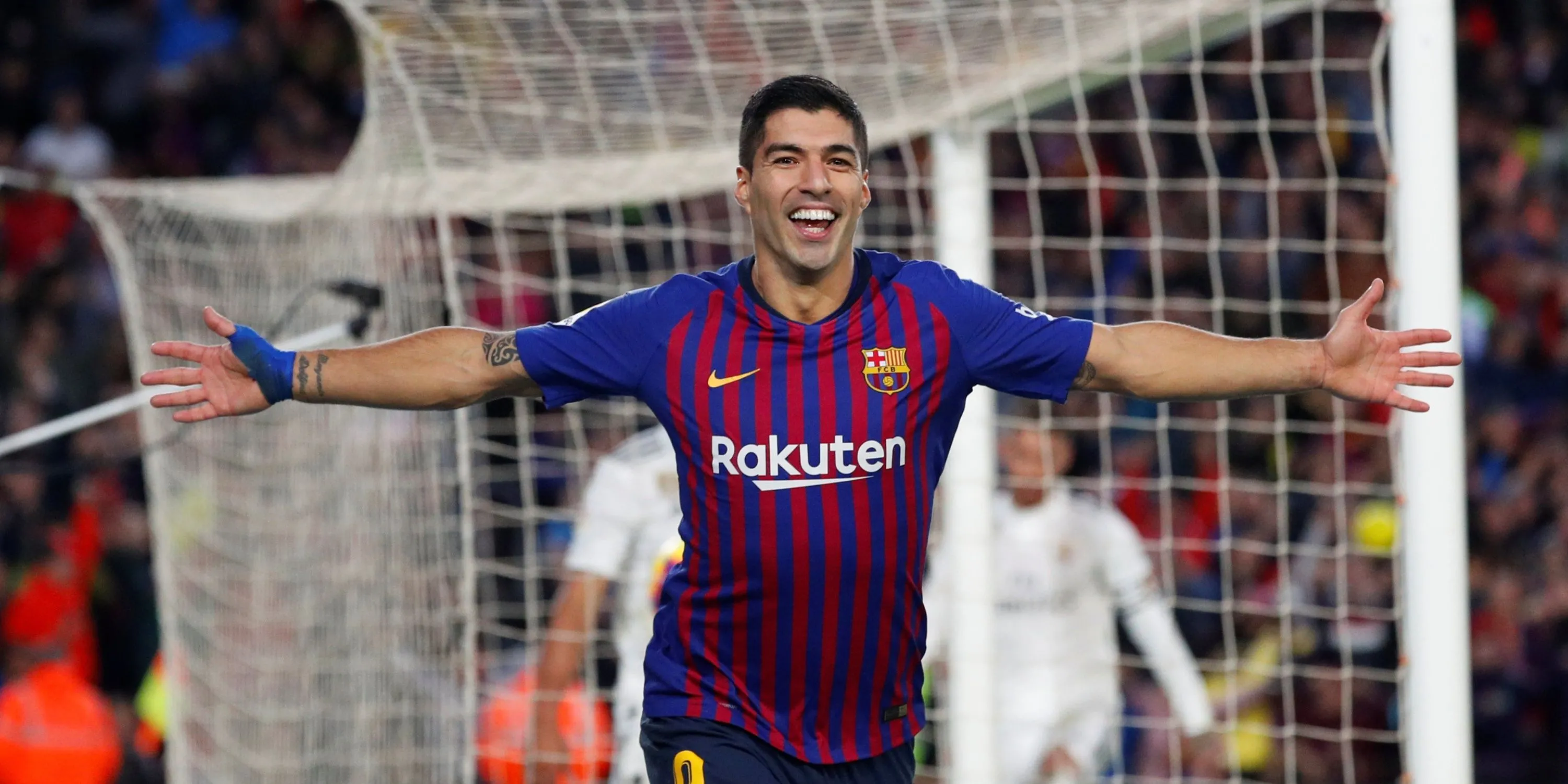 Luis Suarez ăn mừng bàn thắng cho Barcelona