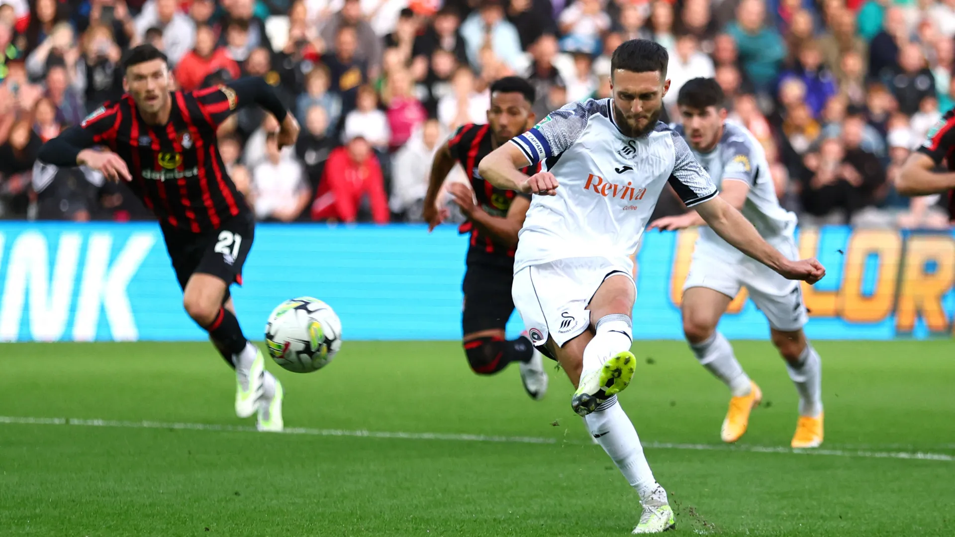Matt Grimes là đội trưởng Swansea City