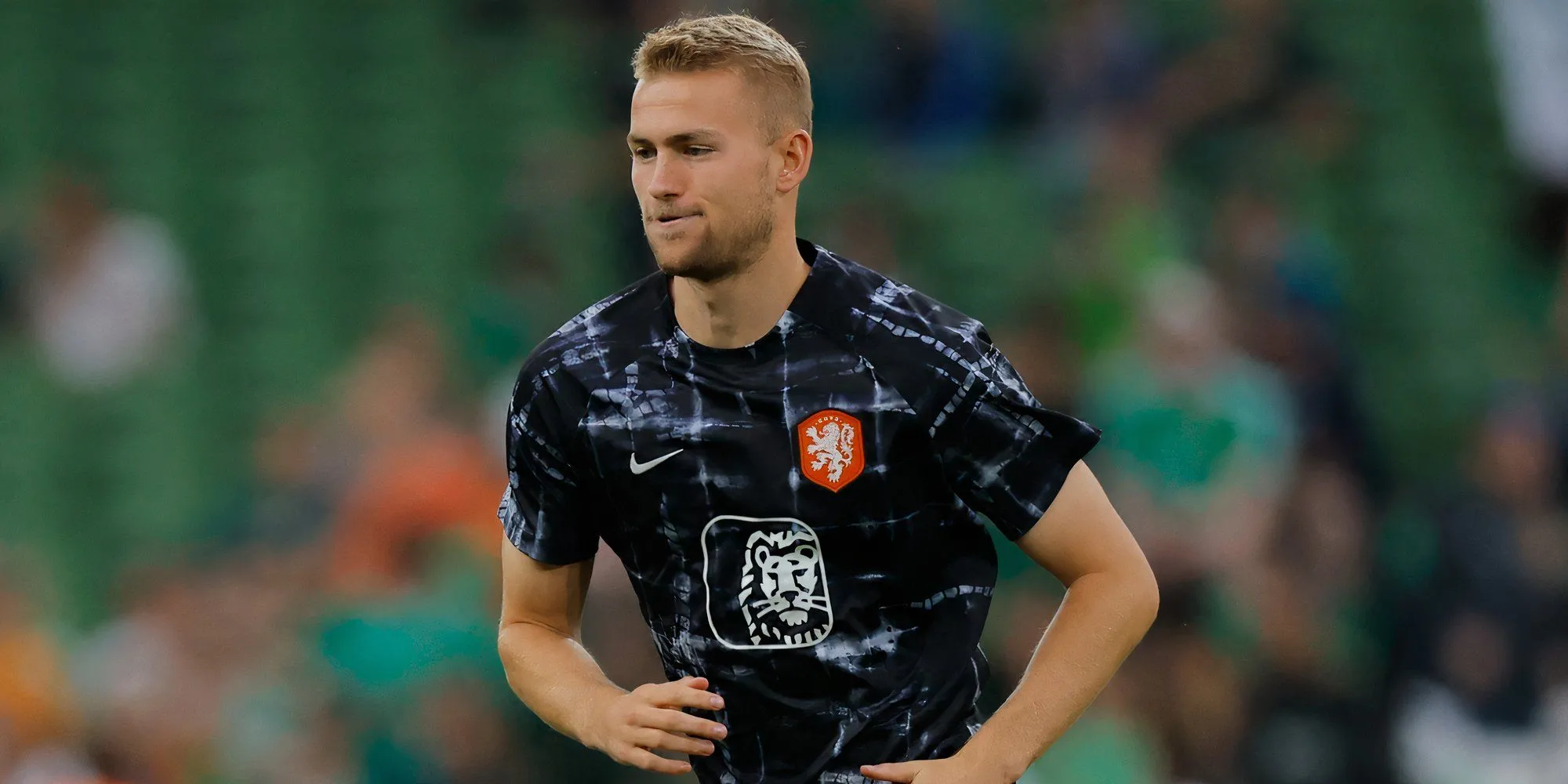 Matthijs De Ligt tỏ ra đau đớn sau pha chấn thương trong màu áo Man Utd