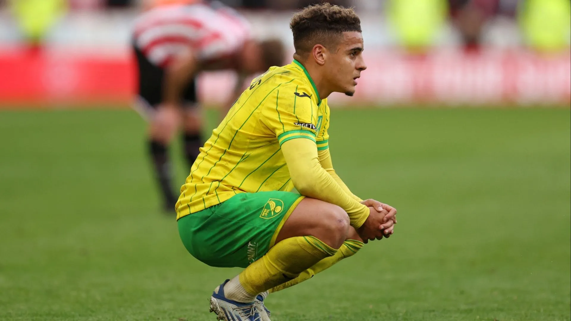 Max Aarons trong màu áo Norwich City thời còn thi đấu tại Carrow Road