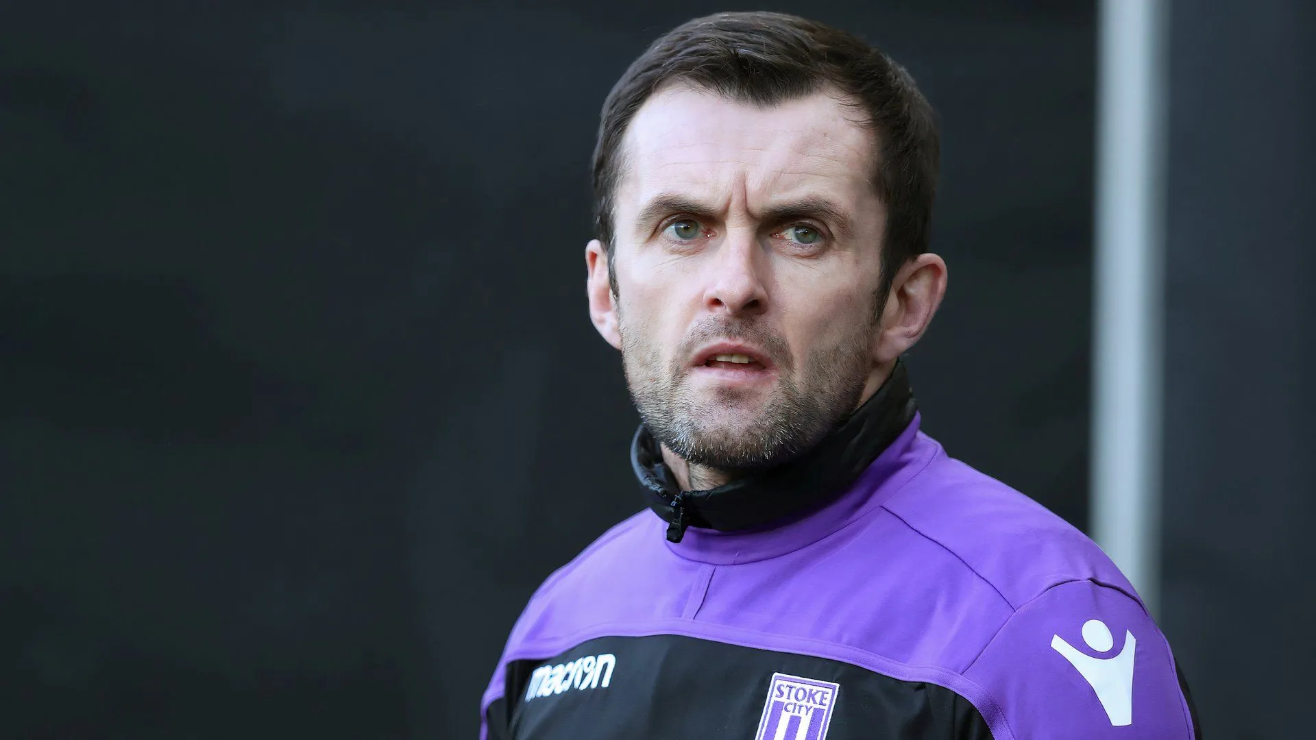 Nathan Jones trong thời gian làm HLV Stoke City