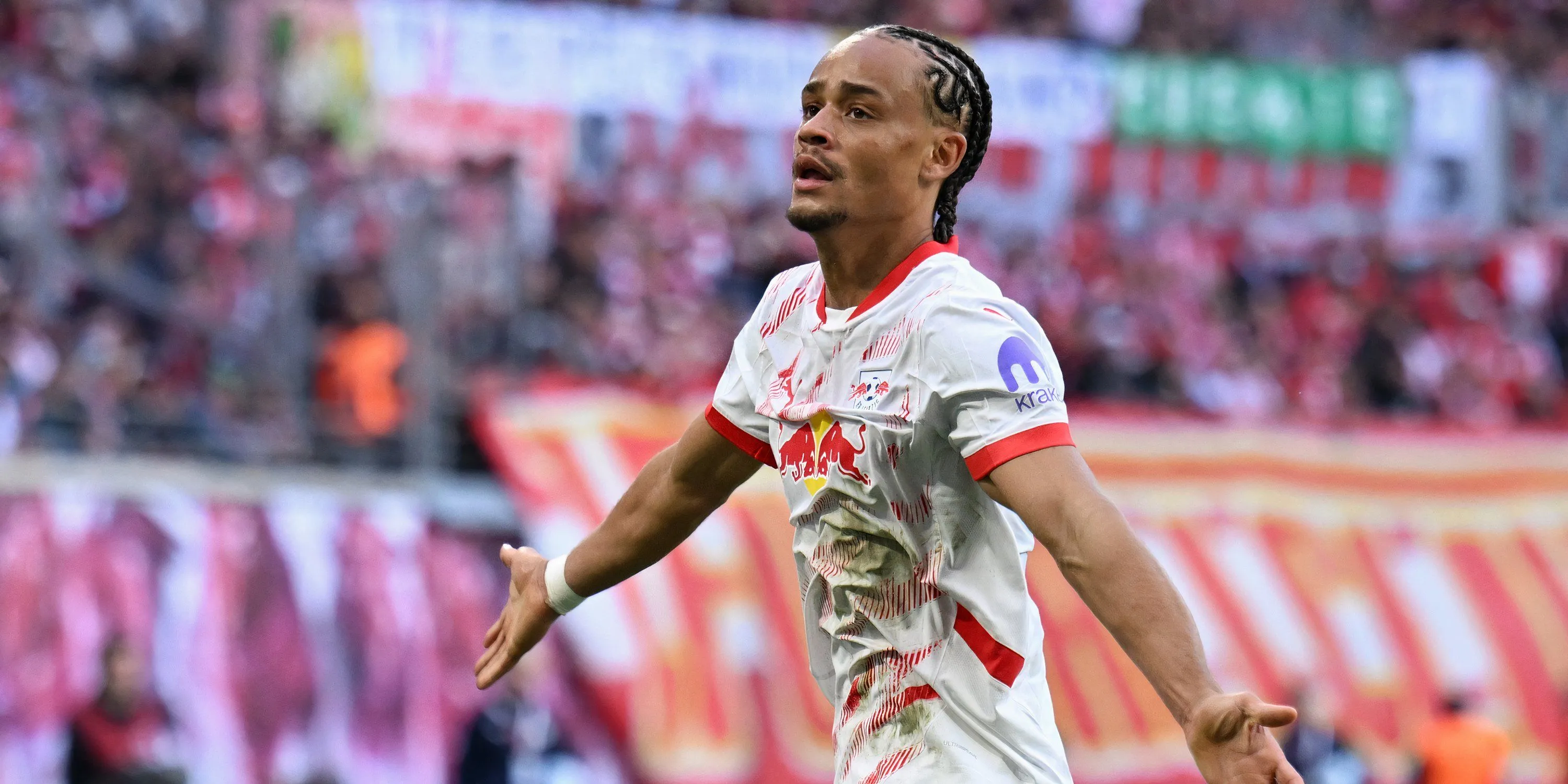 Ngôi sao trẻ Xavi Simons ăn mừng bàn thắng trong màu áo RB Leipzig