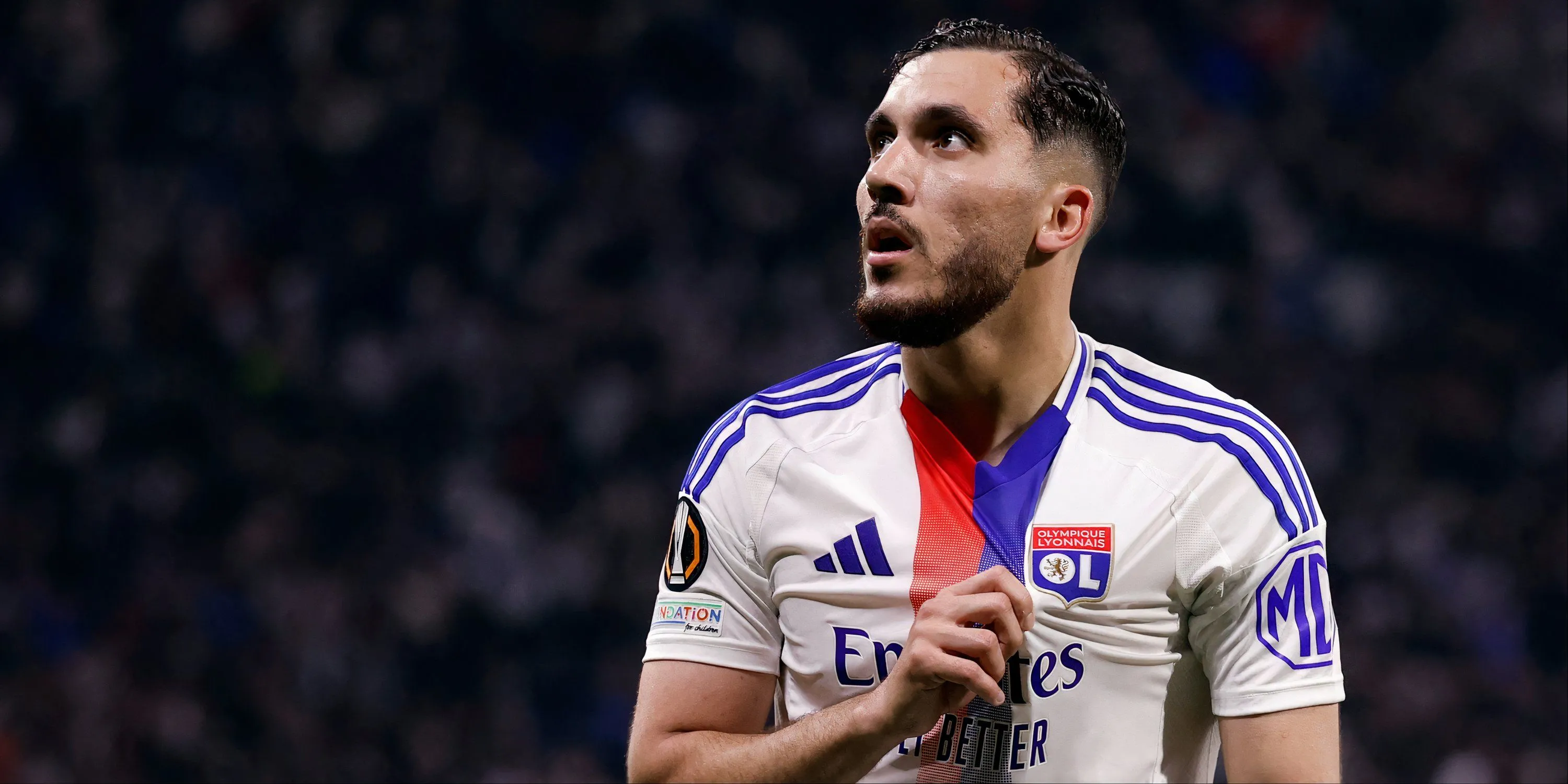 Rayan Cherki của Lyon thi đấu ở châu Âu, có liên hệ với Man Utd