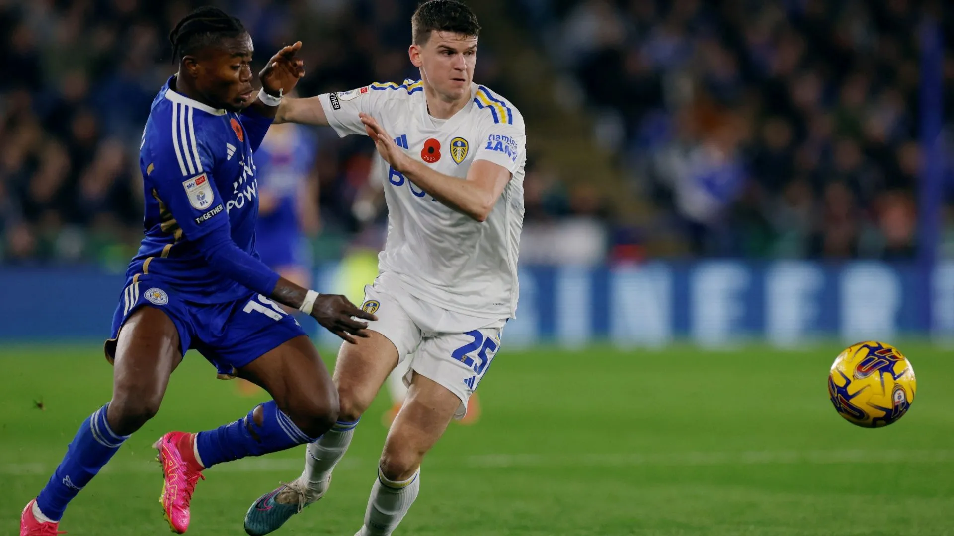 Sam Byram thi đấu cho Leeds United