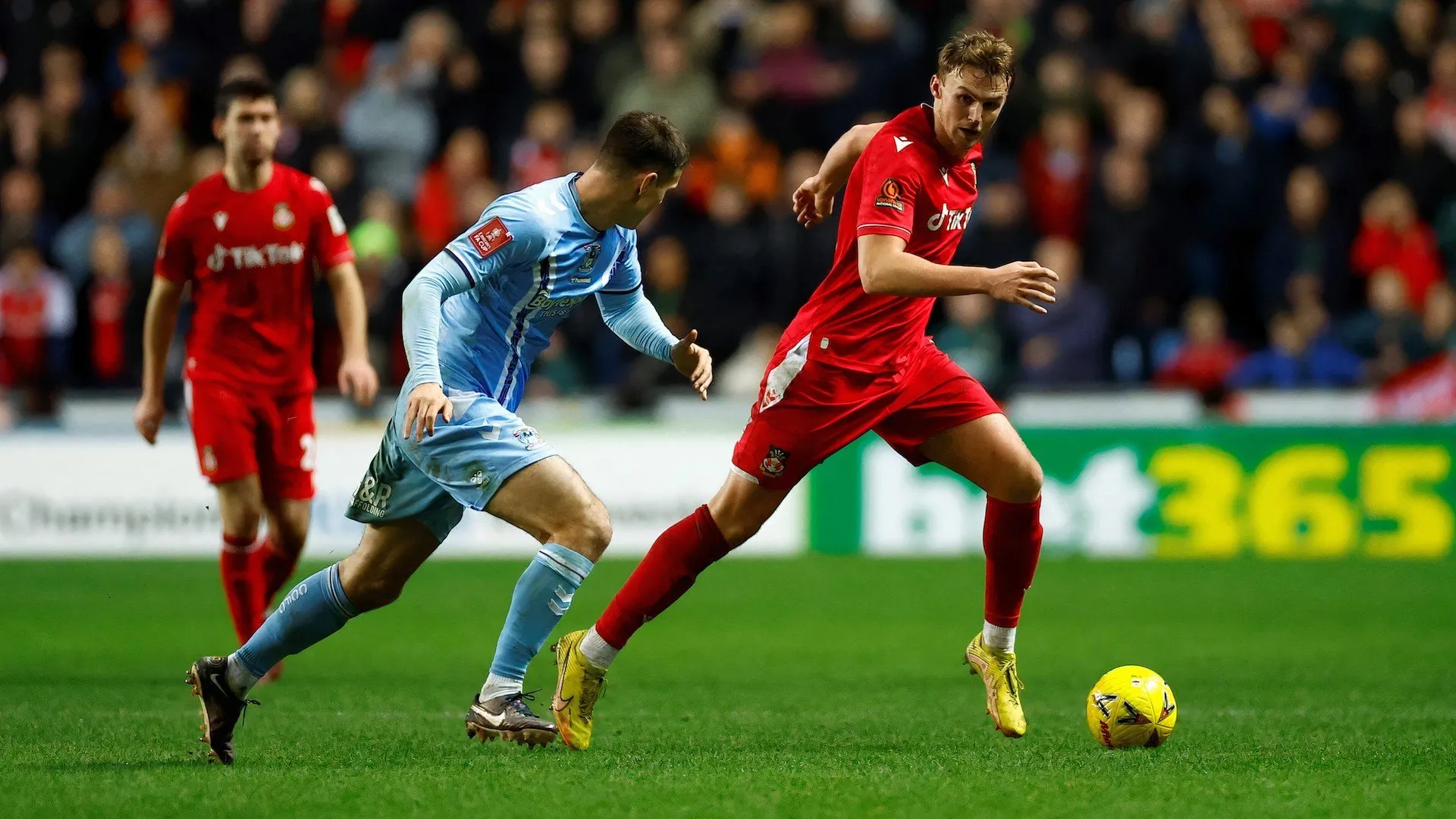 Sam Dalby thi đấu cho Wrexham AFC trước khi được cho mượm