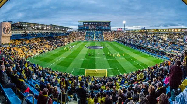 SVĐ Estadio El Madrigal (Estadio de la Cerámica) và bức tượng Tàu ngầm Vàng