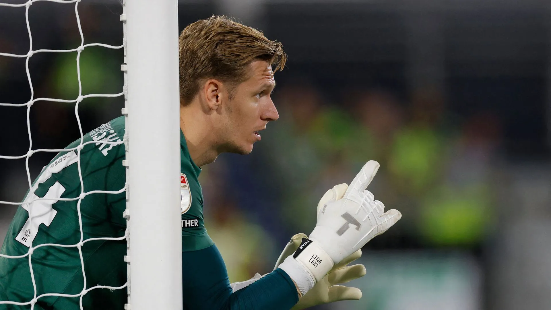 Thomas Kaminski thi đấu cho Luton Town