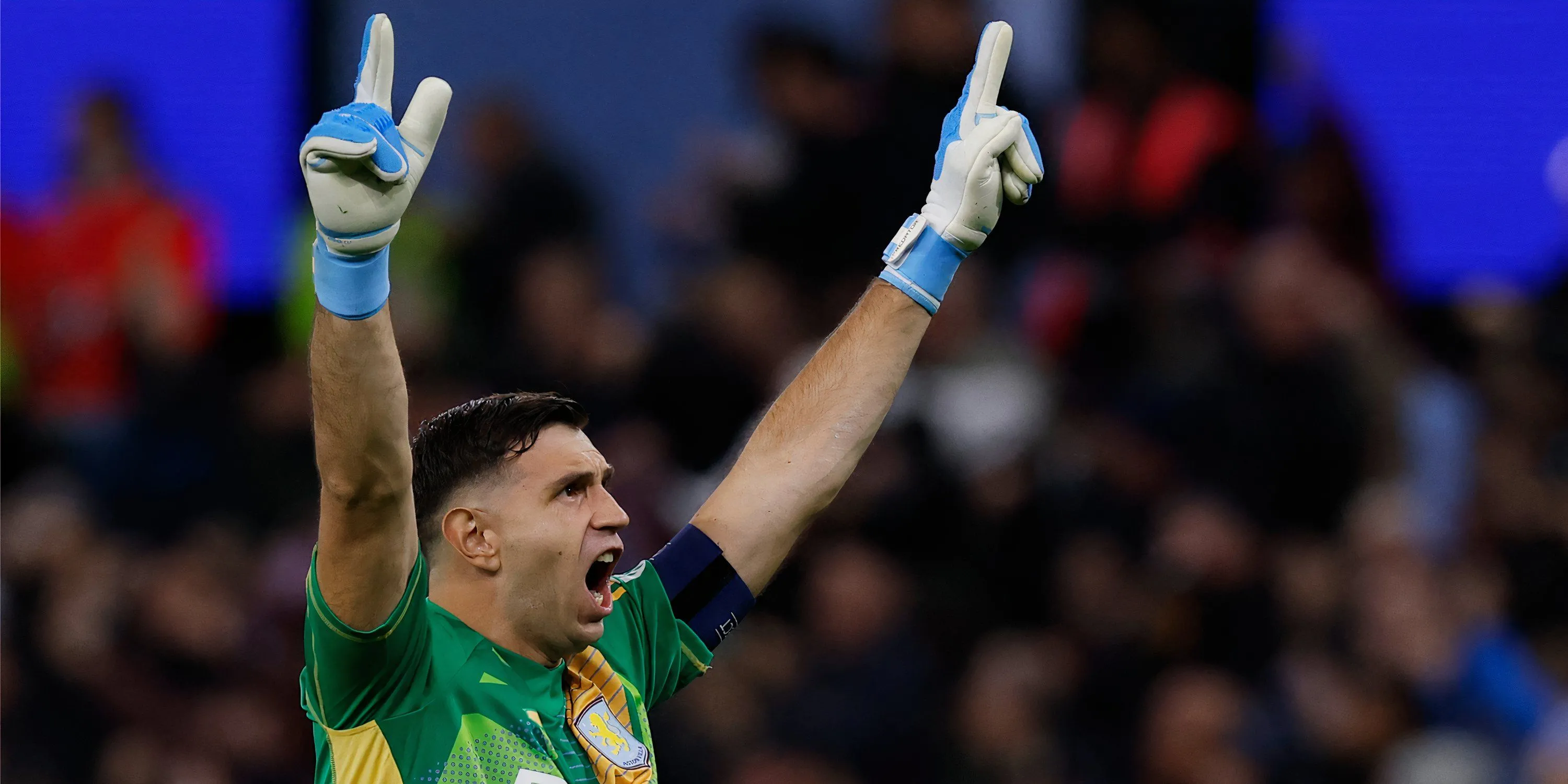 Thủ môn Emiliano Martínez trong màu áo Aston Villa