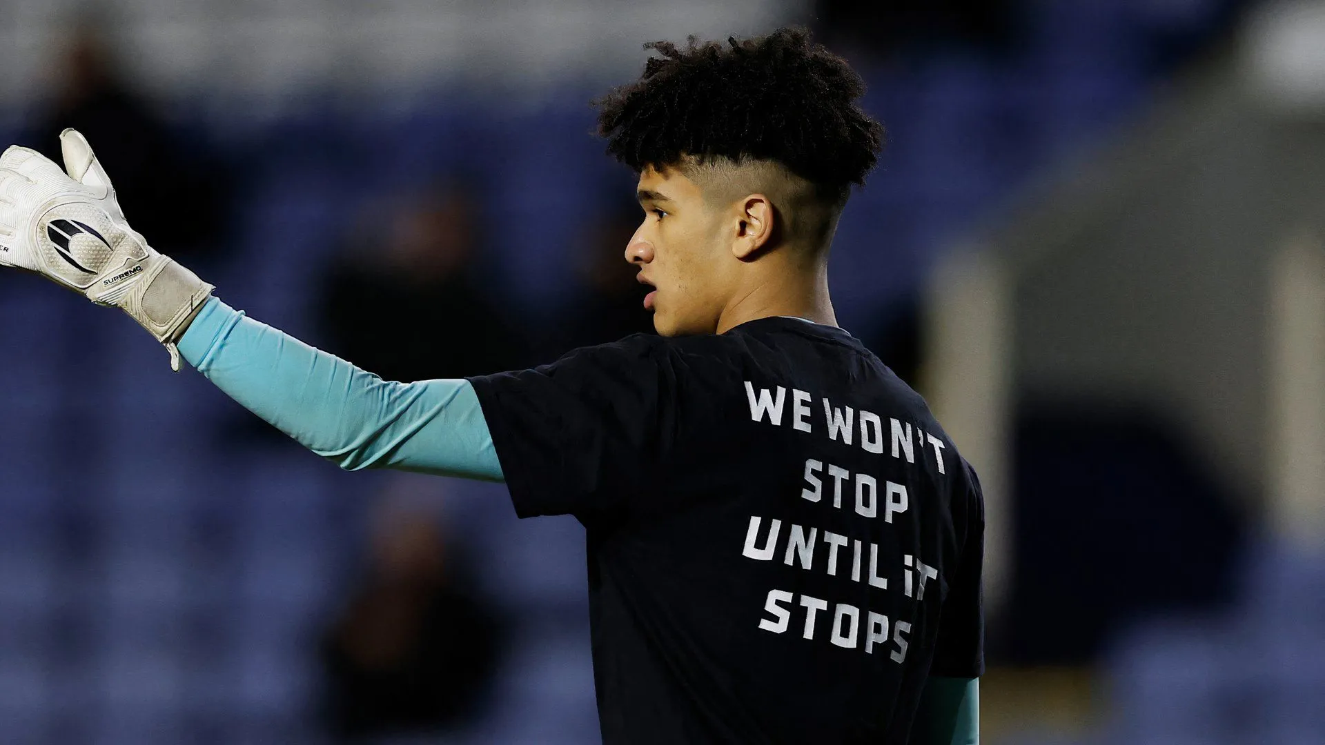 Thủ môn trẻ triển vọng Pierce Charles của Sheffield Wednesday