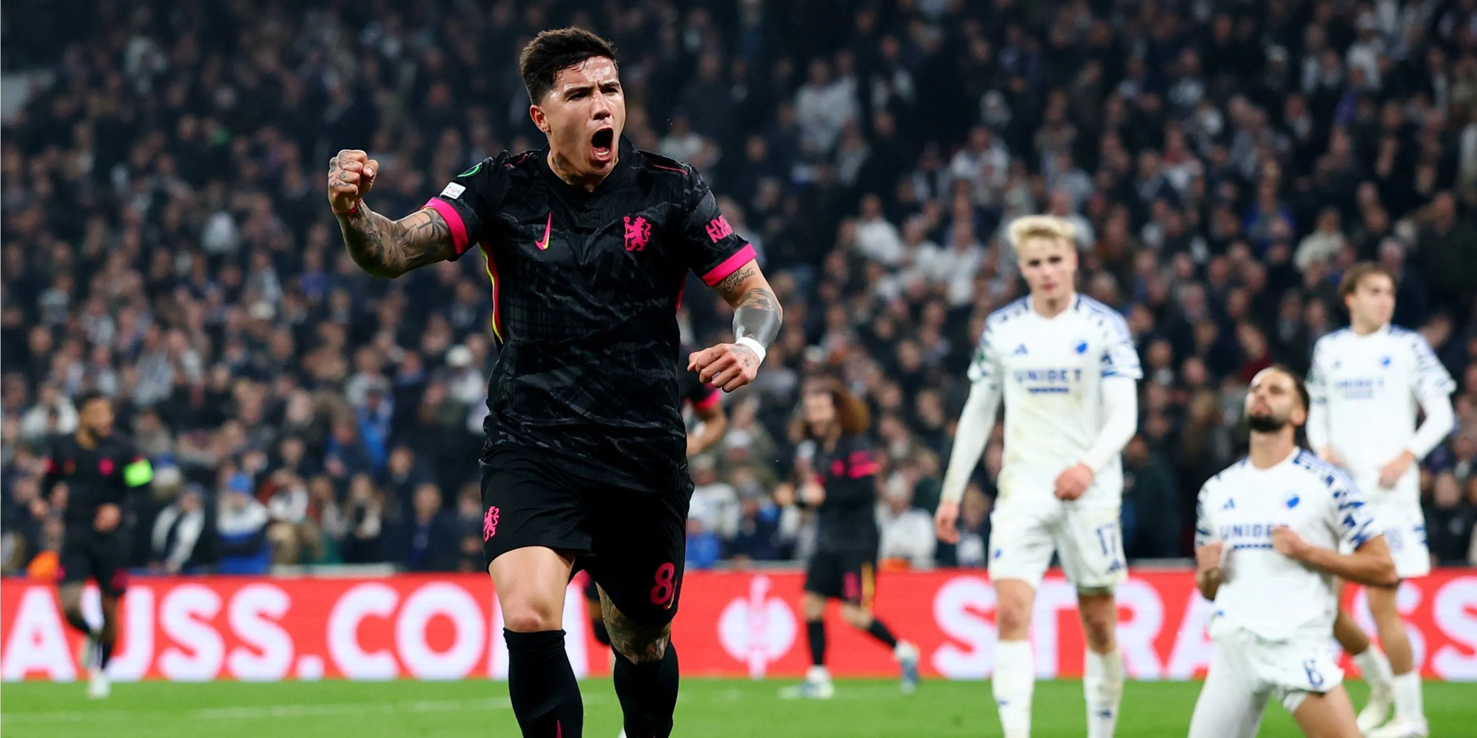 Tiền vệ Enzo Fernandez trong màu áo Chelsea