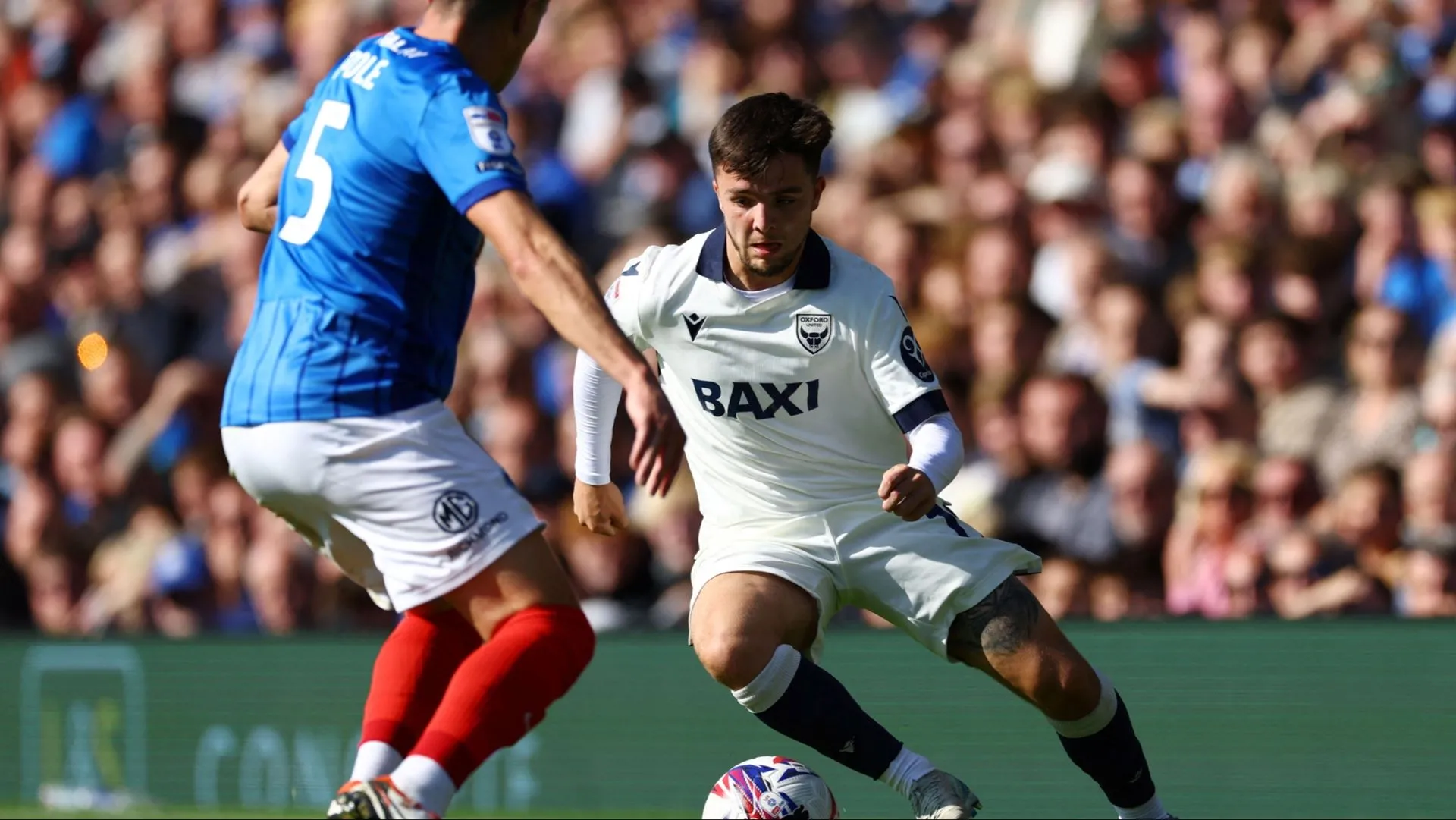 Tiền vệ trẻ Tyler Goodrham trong màu áo Oxford United