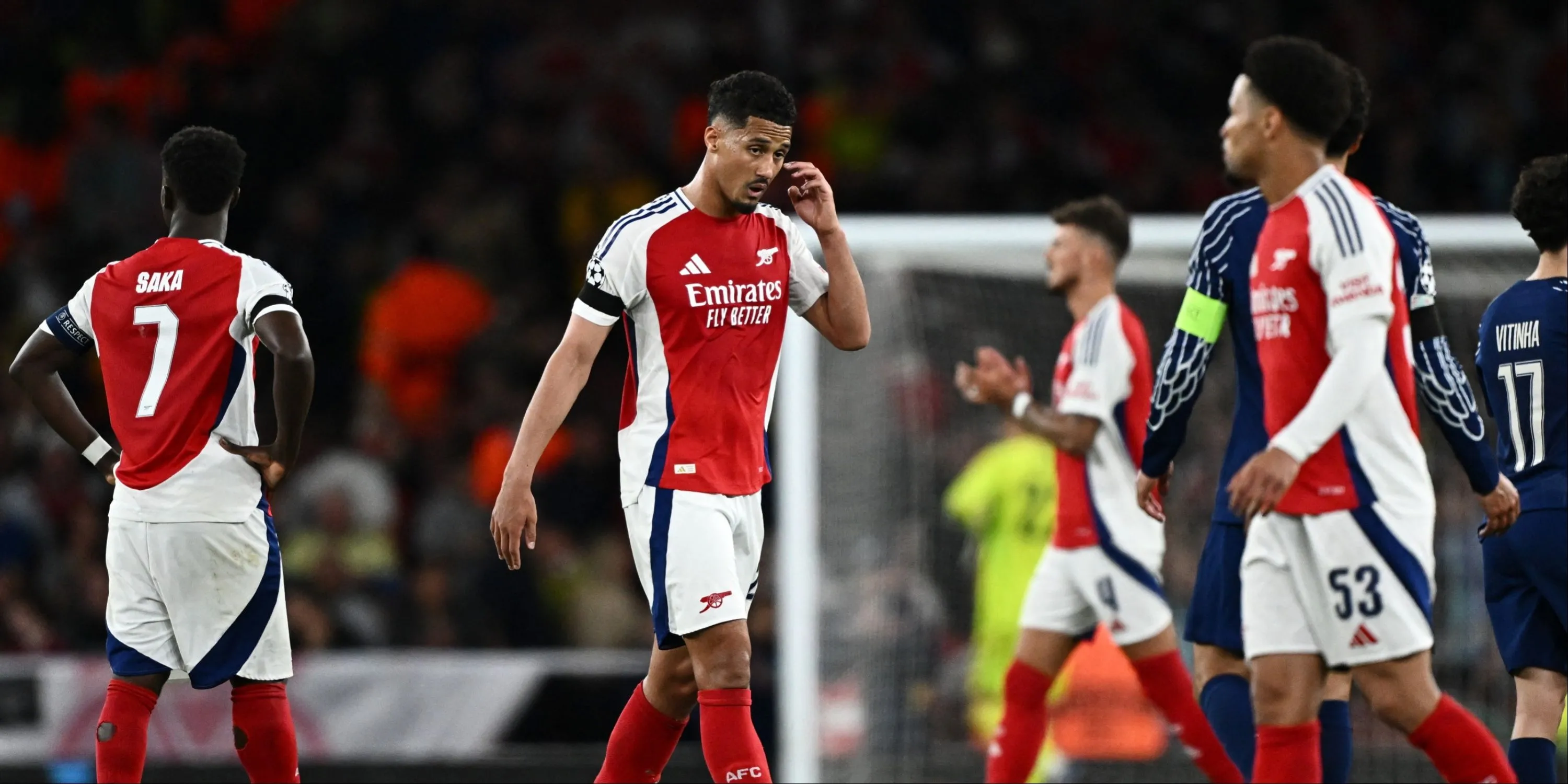 William Saliba (phải) và Bukayo Saka của Arsenal, Saliba đang được Real Madrid săn đón.