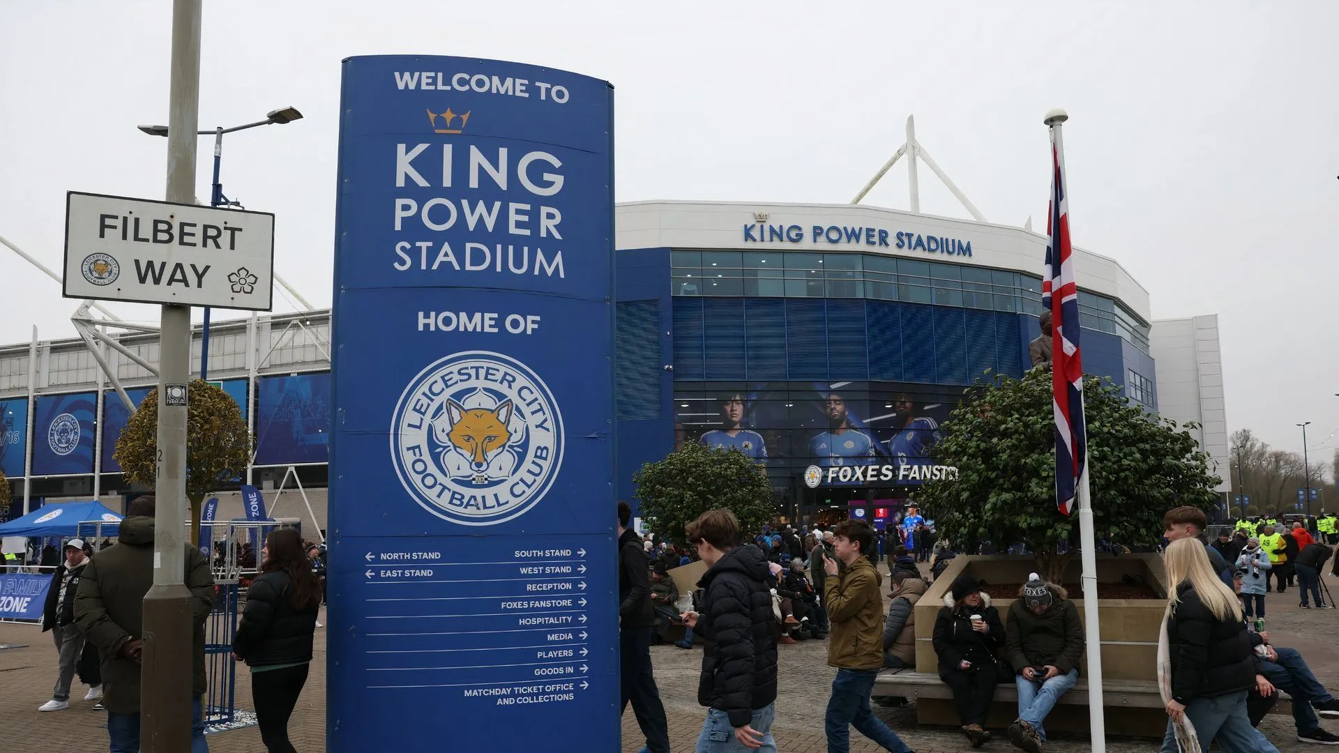 Bên ngoài Sân vận động King Power