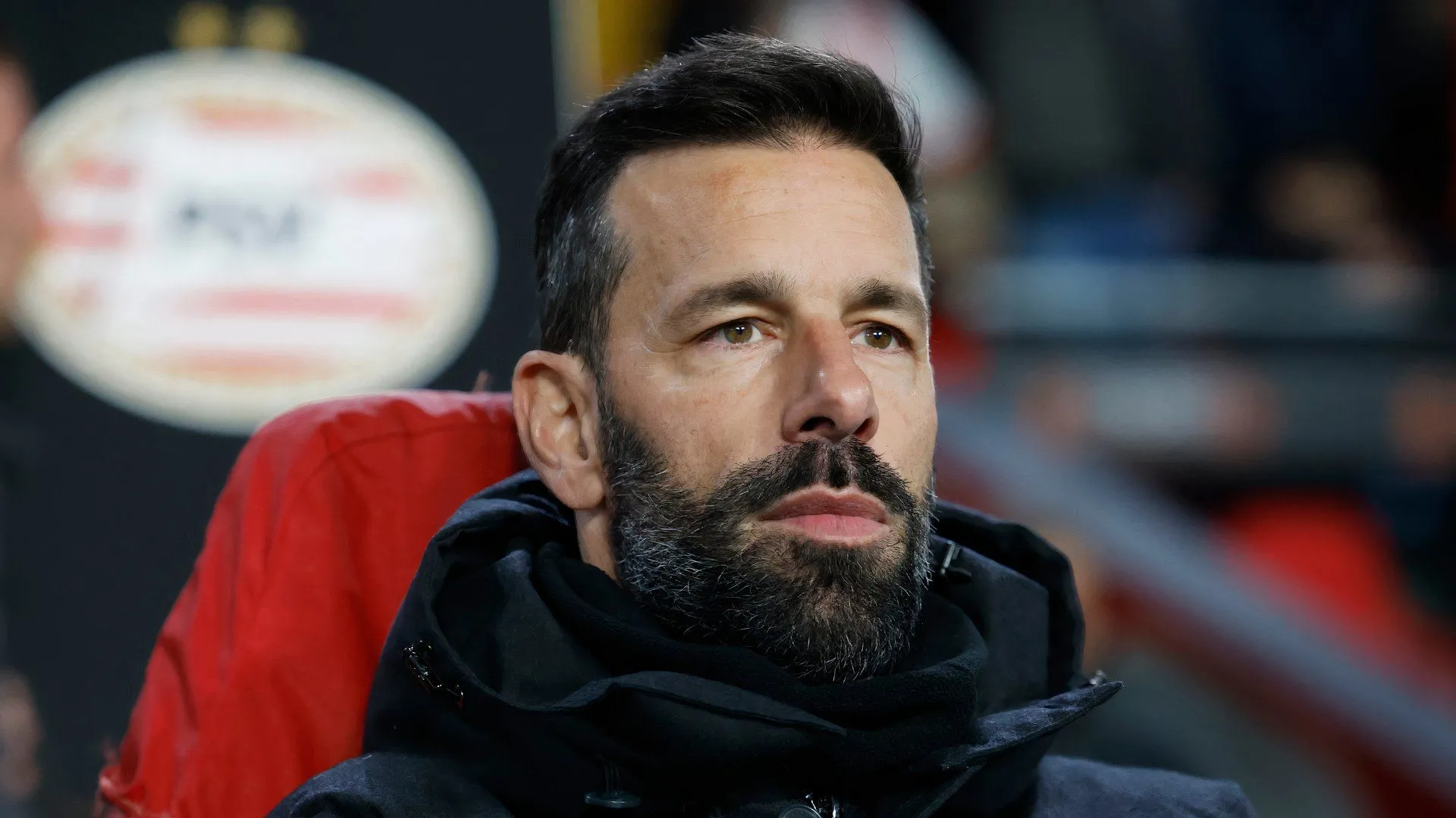 HLV Ruud van Nistelrooy, người chưa rõ tương lai tại Leicester City