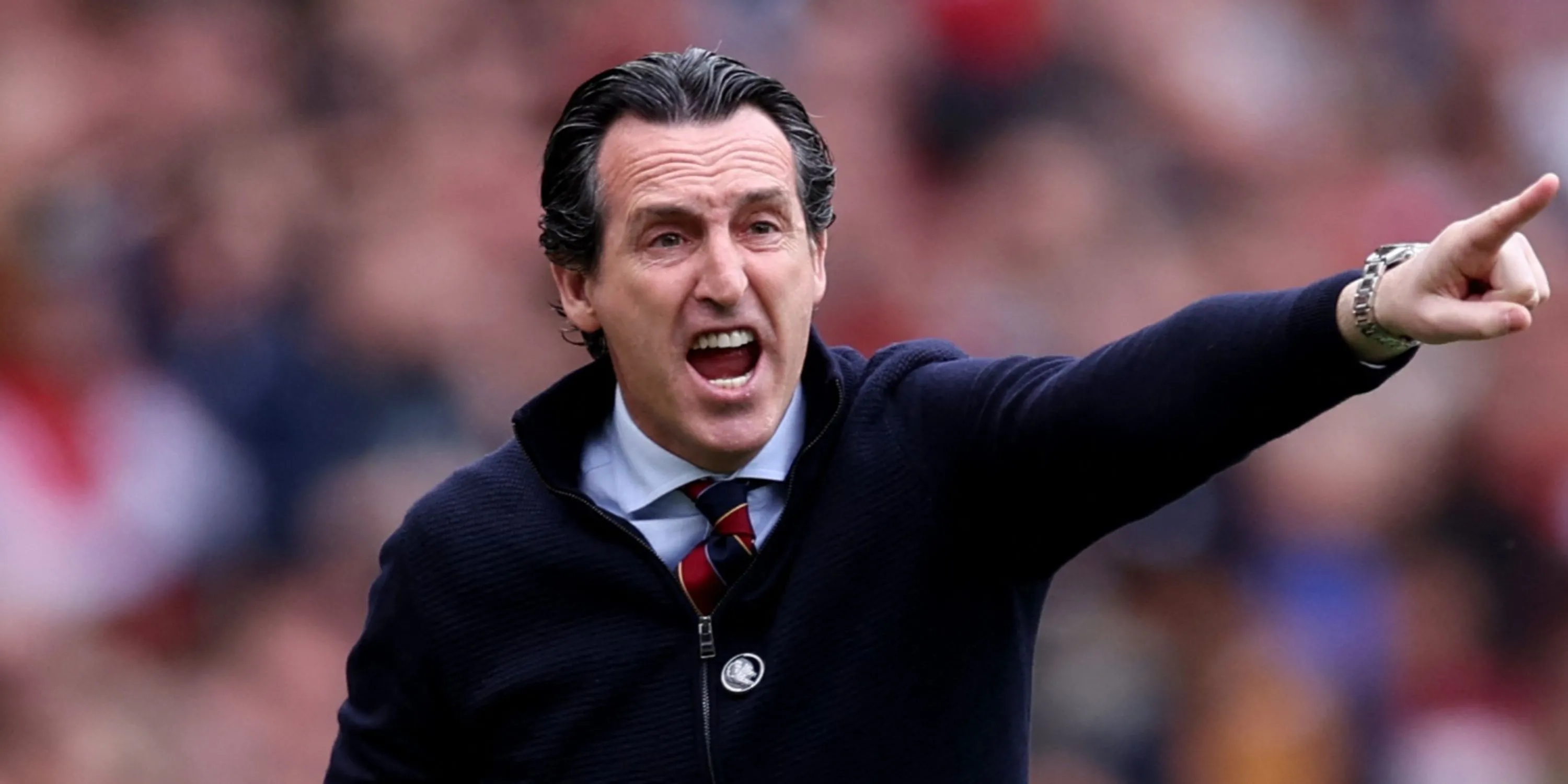 HLV Unai Emery của Aston Villa chỉ đạo ngoài đường biên