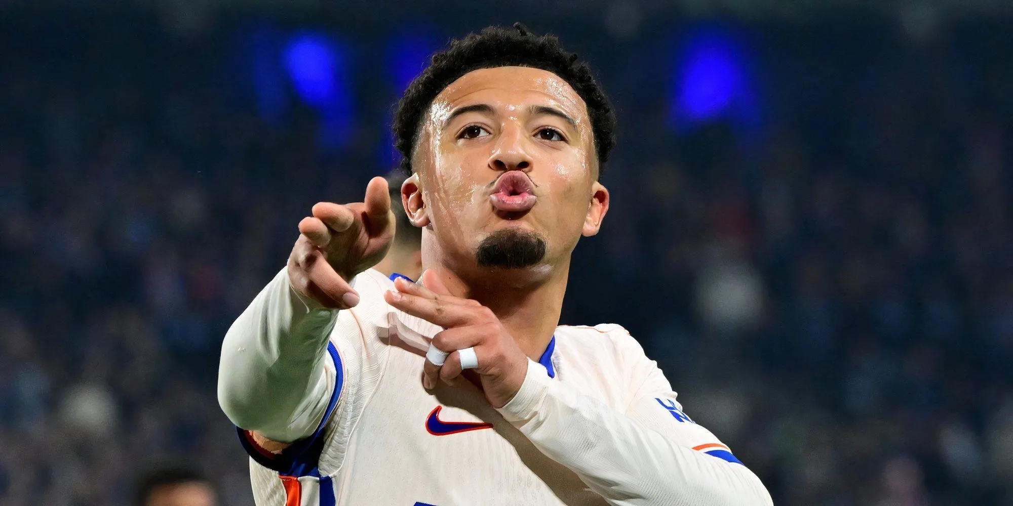 Jadon Sancho trong trận đấu gần đây, cầu thủ được cho là mục tiêu chuyển nhượng của Aston Villa