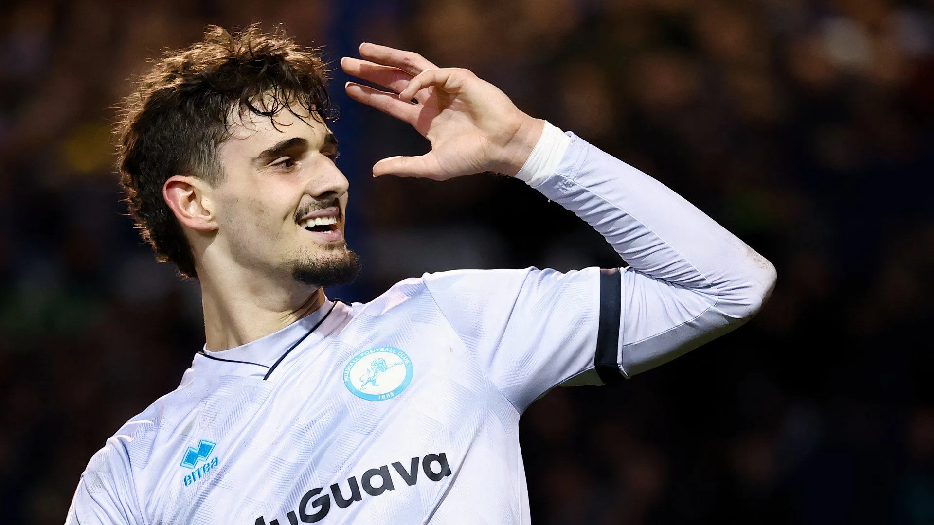Mihailo Ivanovic thi đấu ấn tượng cho Millwall