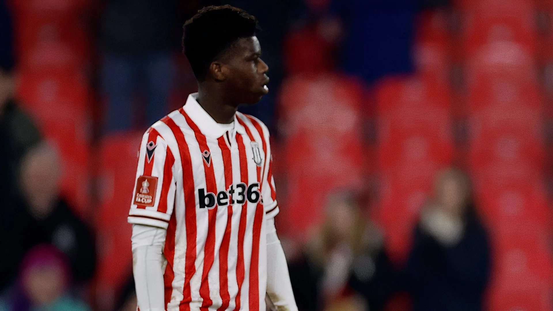 Sol Sidibe, sao mai trẻ tuổi của Stoke City, đang được Aston Villa theo dõi