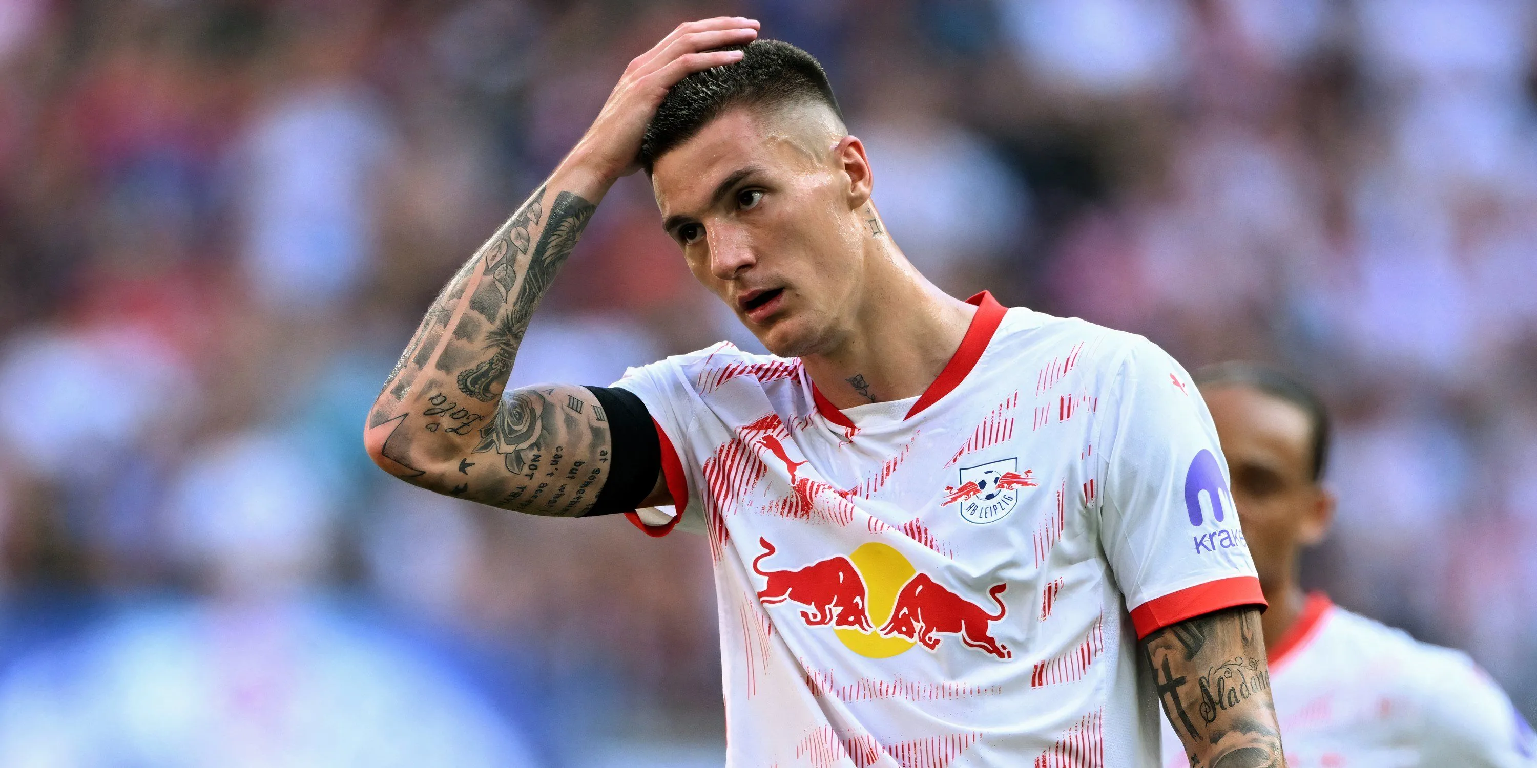 Tiền đạo Benjamin Sesko của RB Leipzig trên sân cỏ