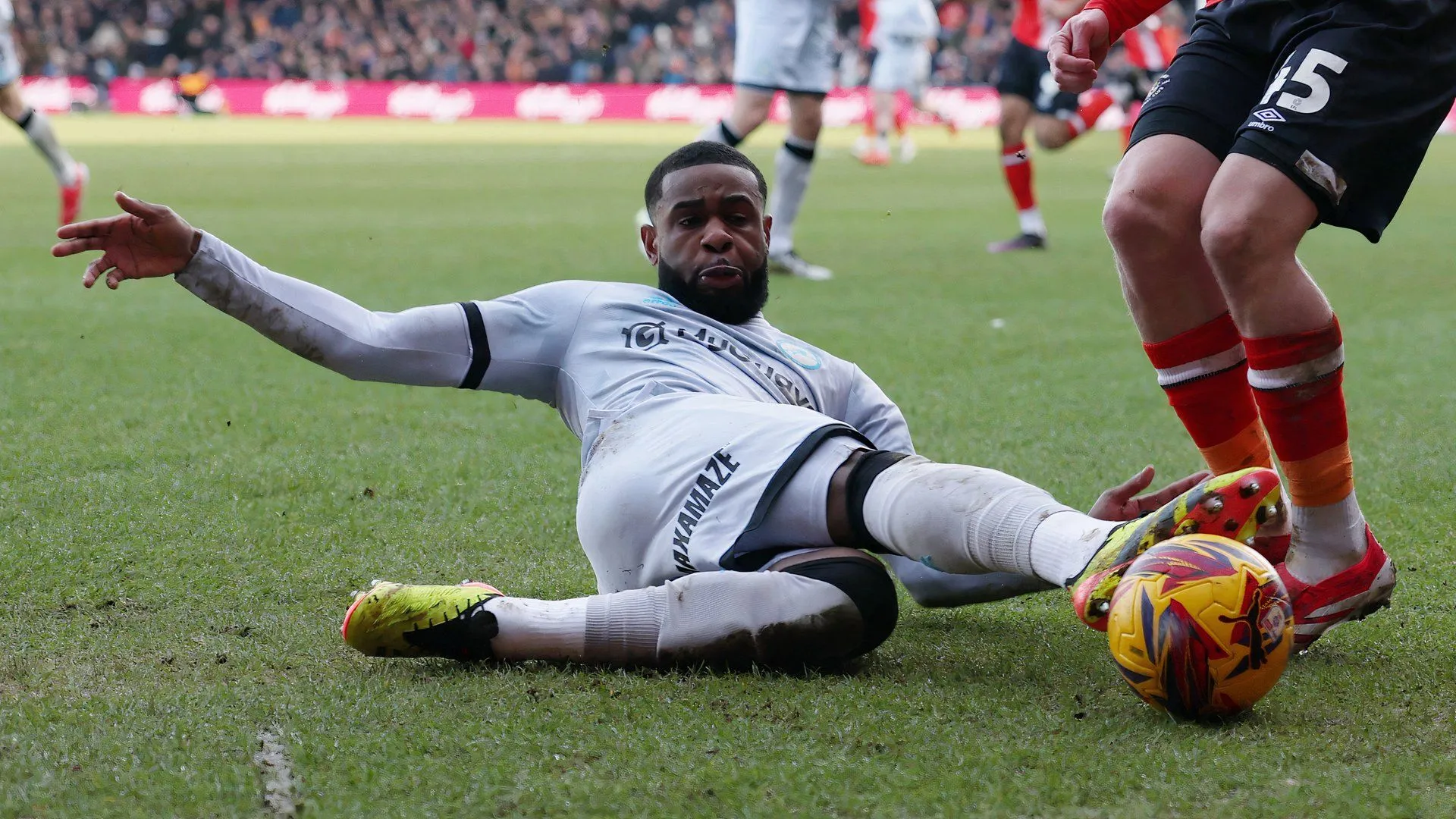 Trung vệ Japhet Tanganga thi đấu ấn tượng cho Millwall