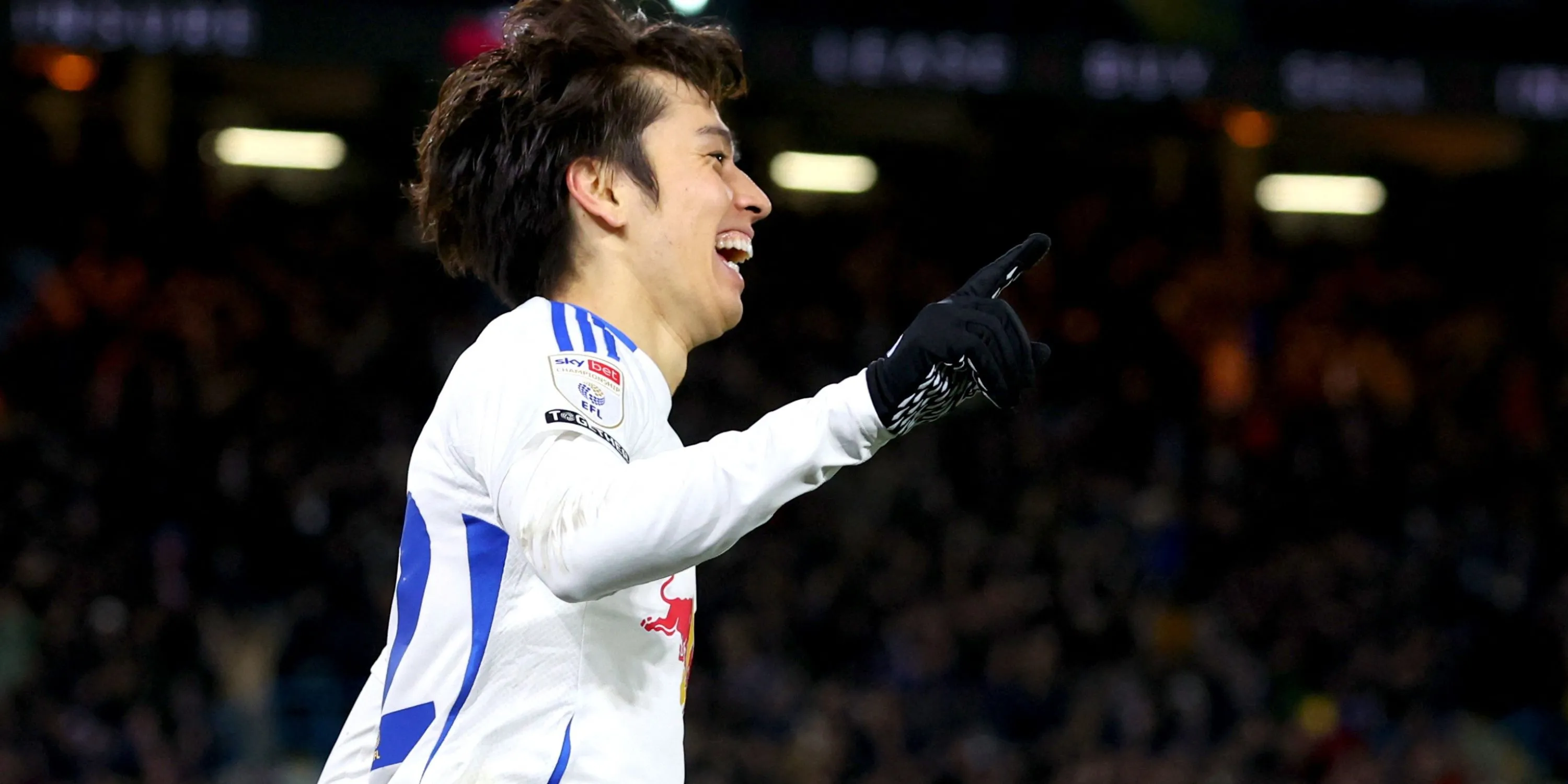 Ao Tanaka, tiền vệ đang thuộc biên chế Leeds United