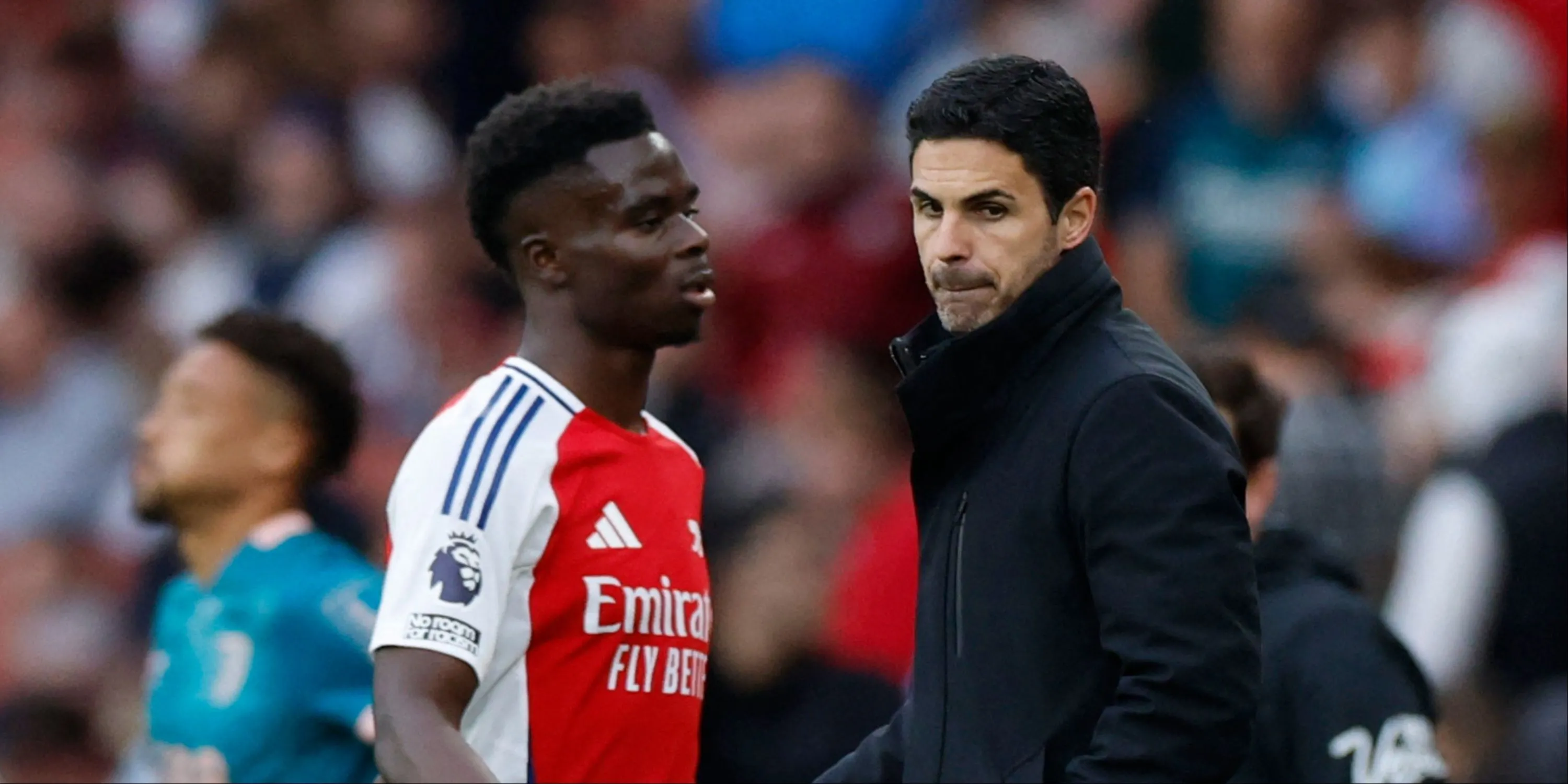 Arteta cùng Saka trên sân tập