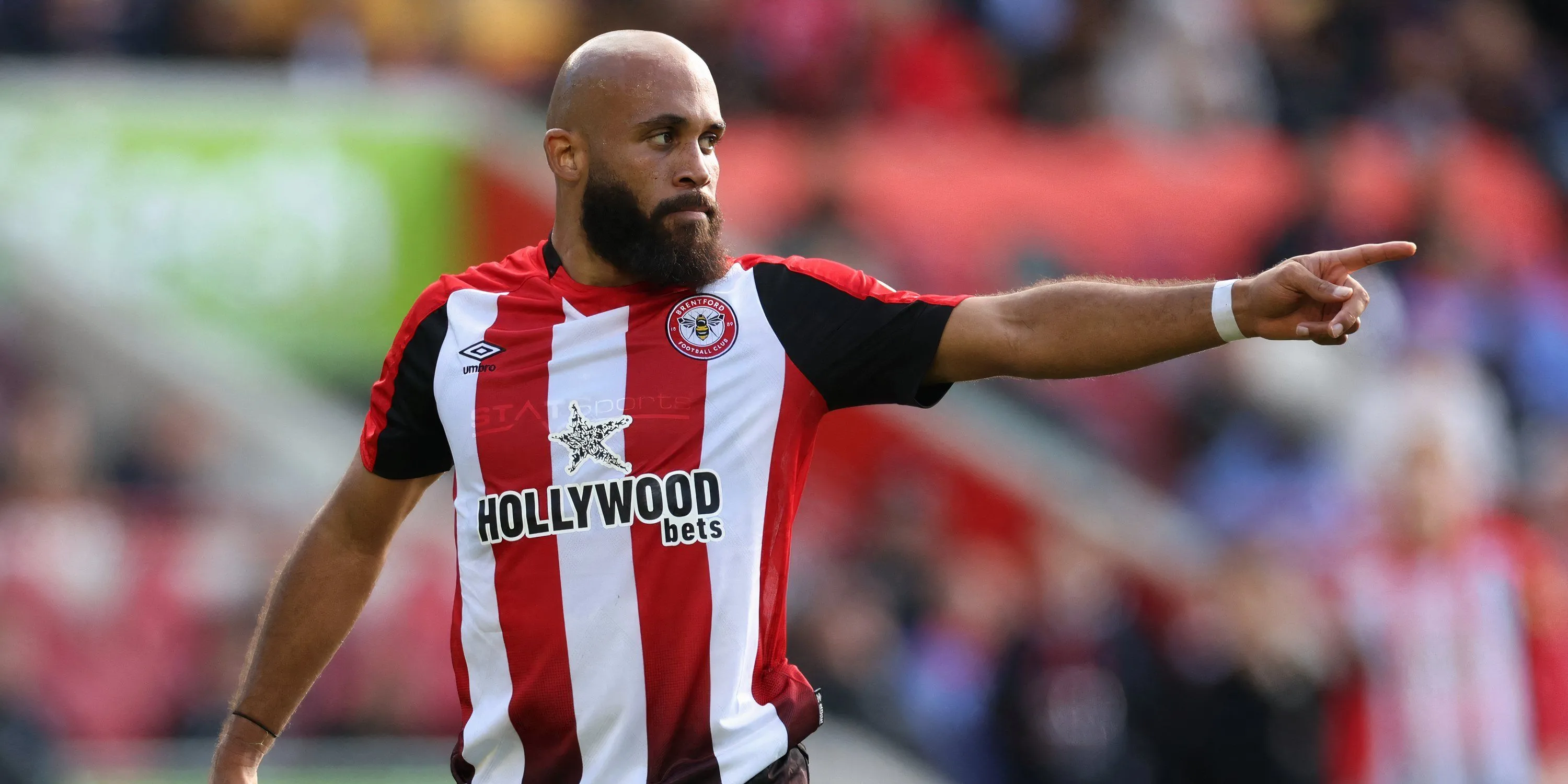 Bryan Mbeumo, tiền đạo Brentford ăn mừng bàn thắng, trong bối cảnh tin đồn chuyển nhượng đến Manchester United.
