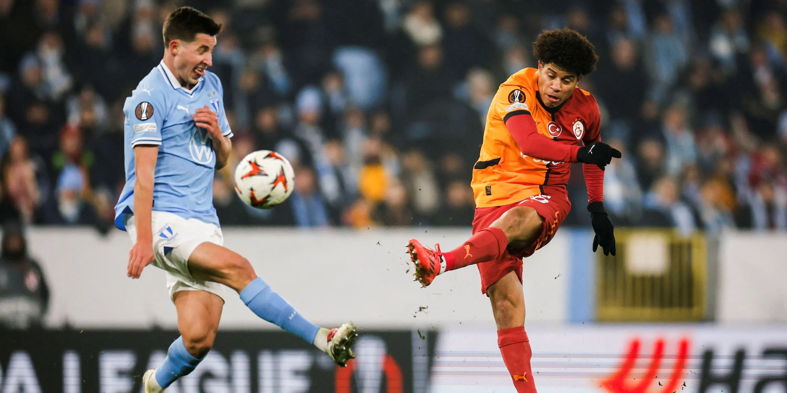 Gabriel Sara, tiền vệ tấn công chất lượng của Galatasaray, đang thu hút sự chú ý của Leeds United