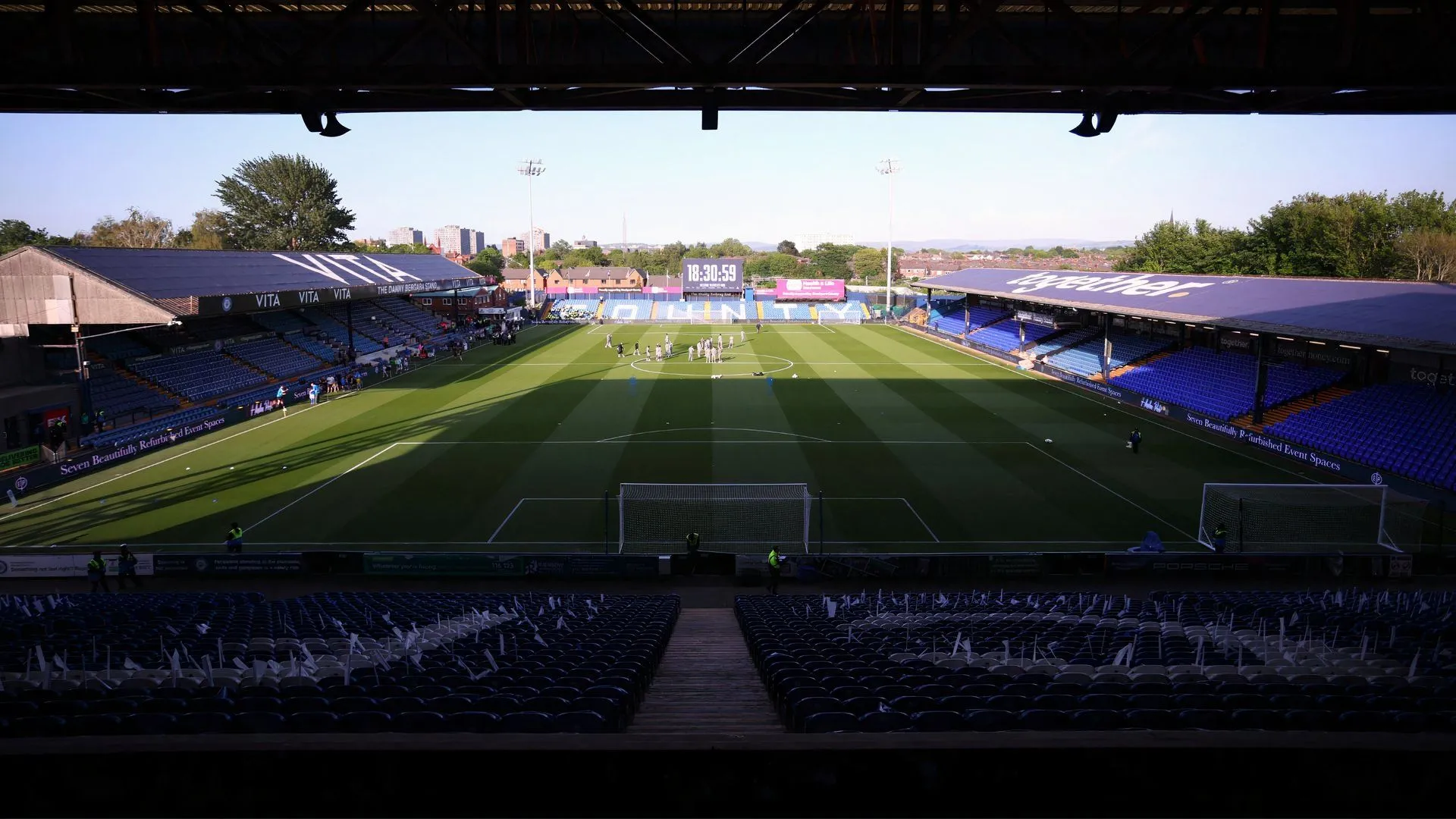 Góc nhìn sân Edgeley Park, sân nhà của Stockport County