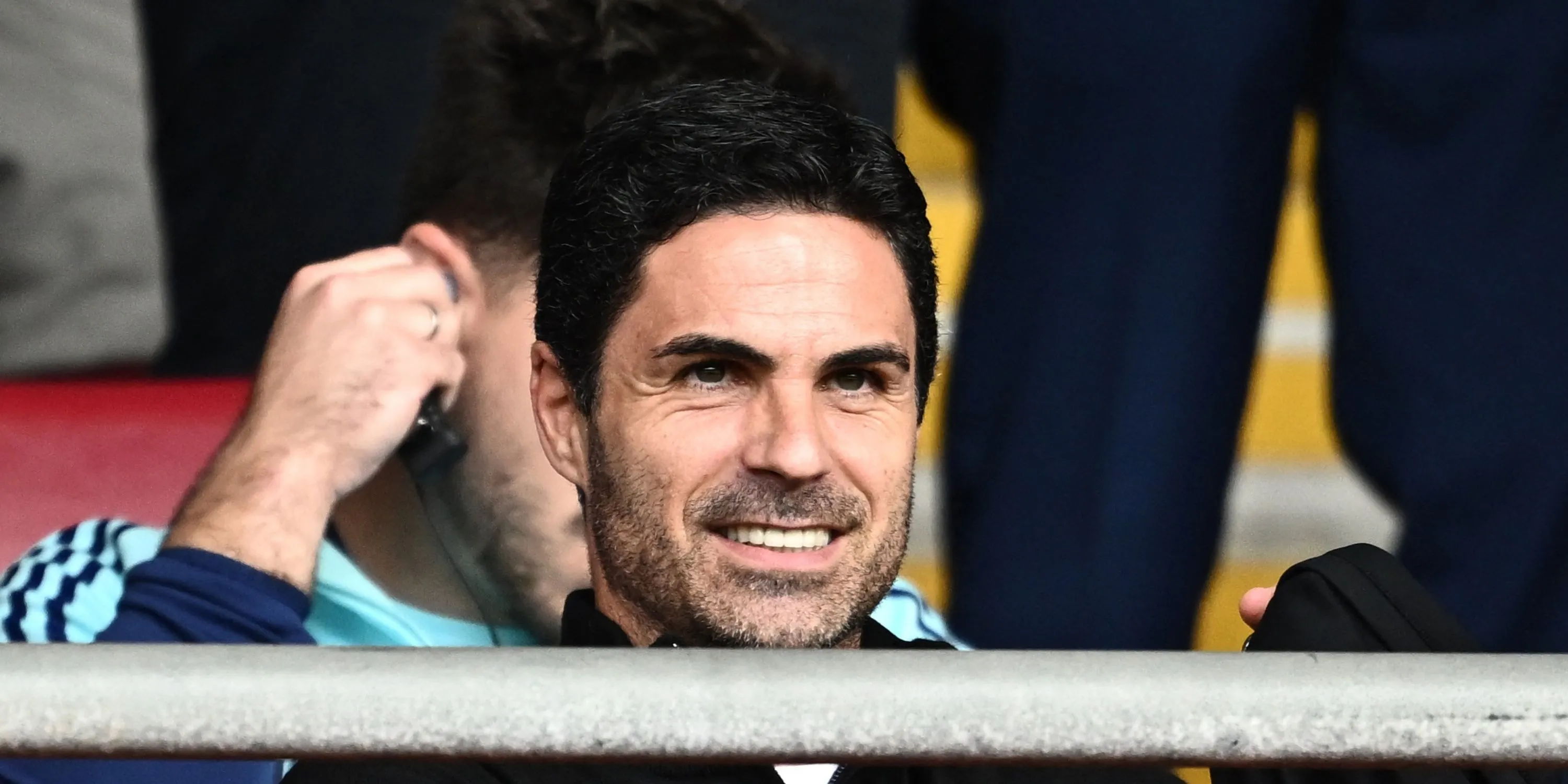 HLV Mikel Arteta chỉ đạo trận đấu của Arsenal tại Premier League