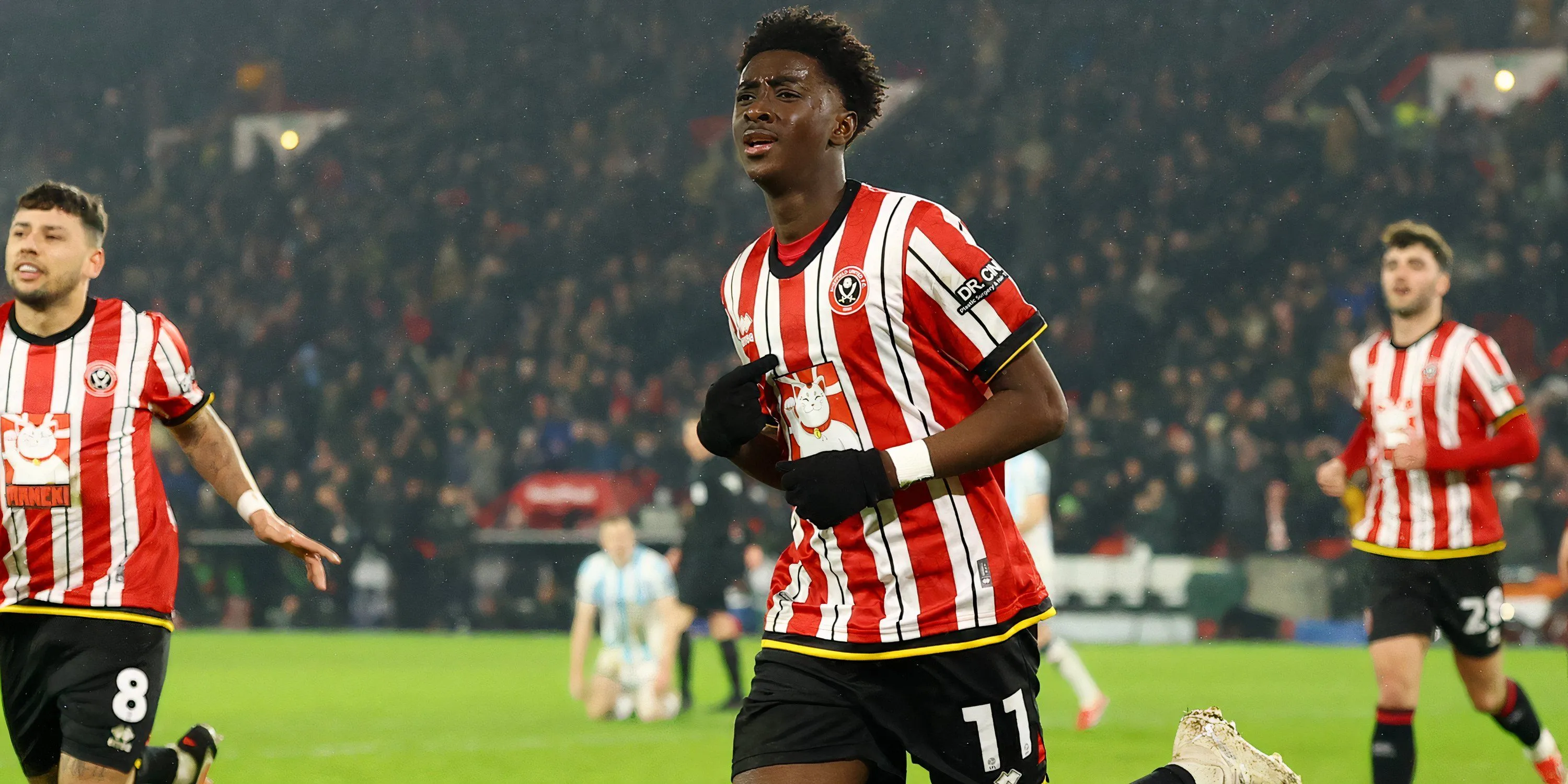 Jesurun Rak-Sakyi trong màu áo Charlton Athletic, thể hiện khả năng ghi bàn ấn tượng