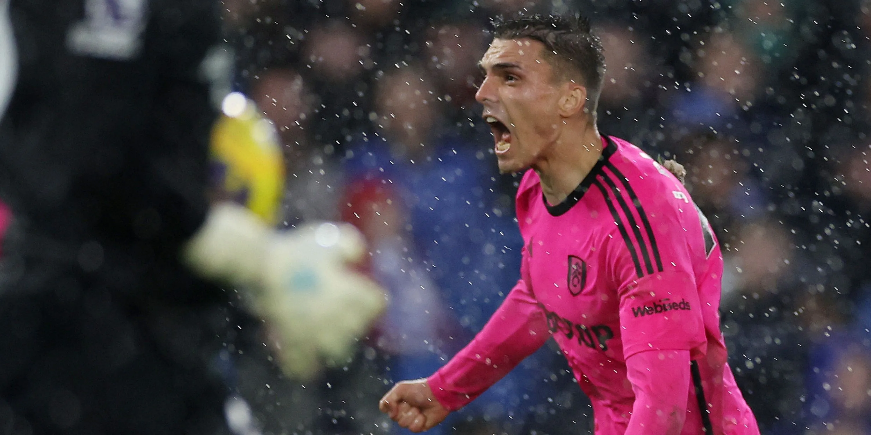 João Palhinha trong thời gian thi đấu cho Fulham, cầu thủ đầy nỗ lực và kỷ luật.