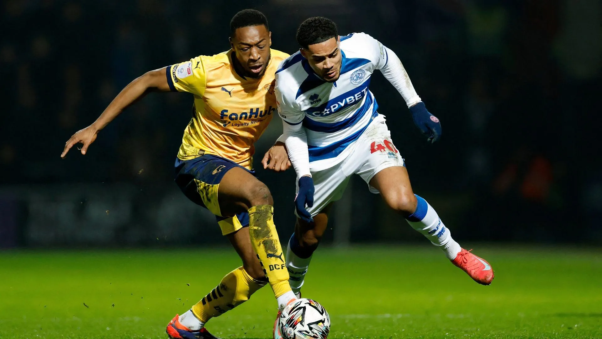 Jonathan Varane thể hiện sự thống trị ở khu vực giữa sân cho Queens Park Rangers.