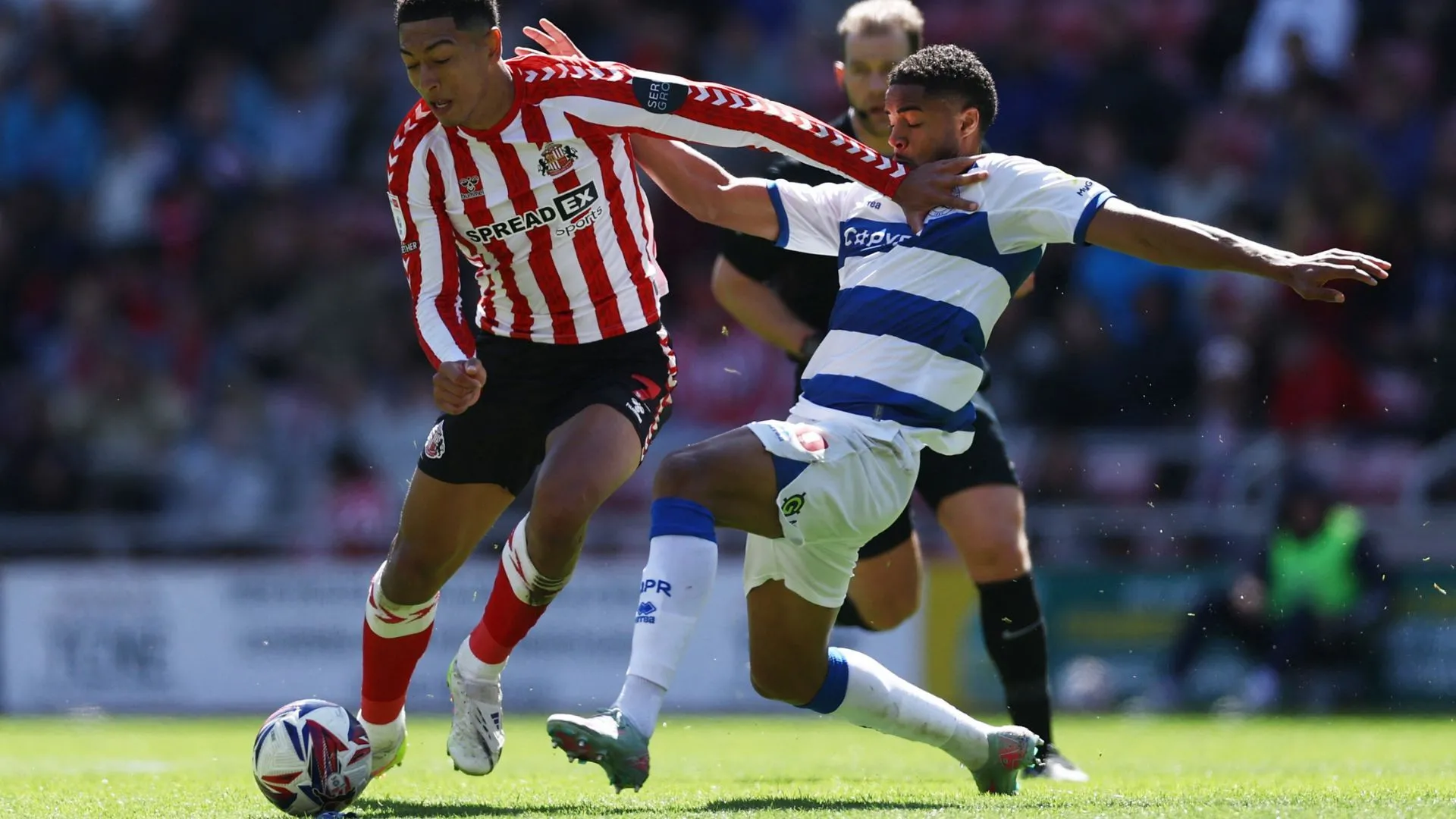 Jonathan Varane, tiền vệ phòng ngự chủ chốt của QPR, trong trận đấu thuộc giải Hạng Nhất Anh.