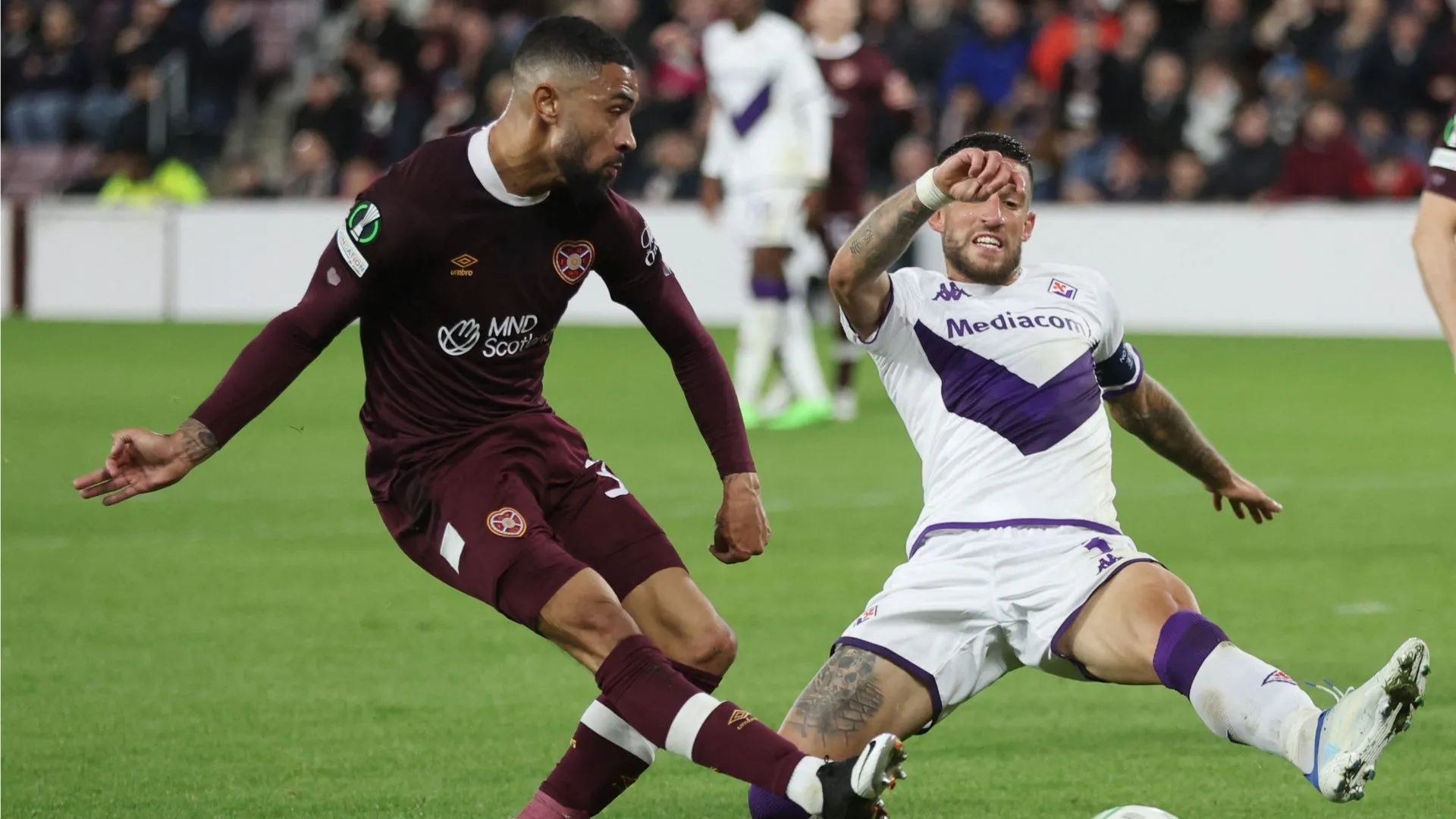 Josh Ginnelly khi còn thi đấu thăng hoa trong màu áo Hearts trước khi chuyển đến Swansea City