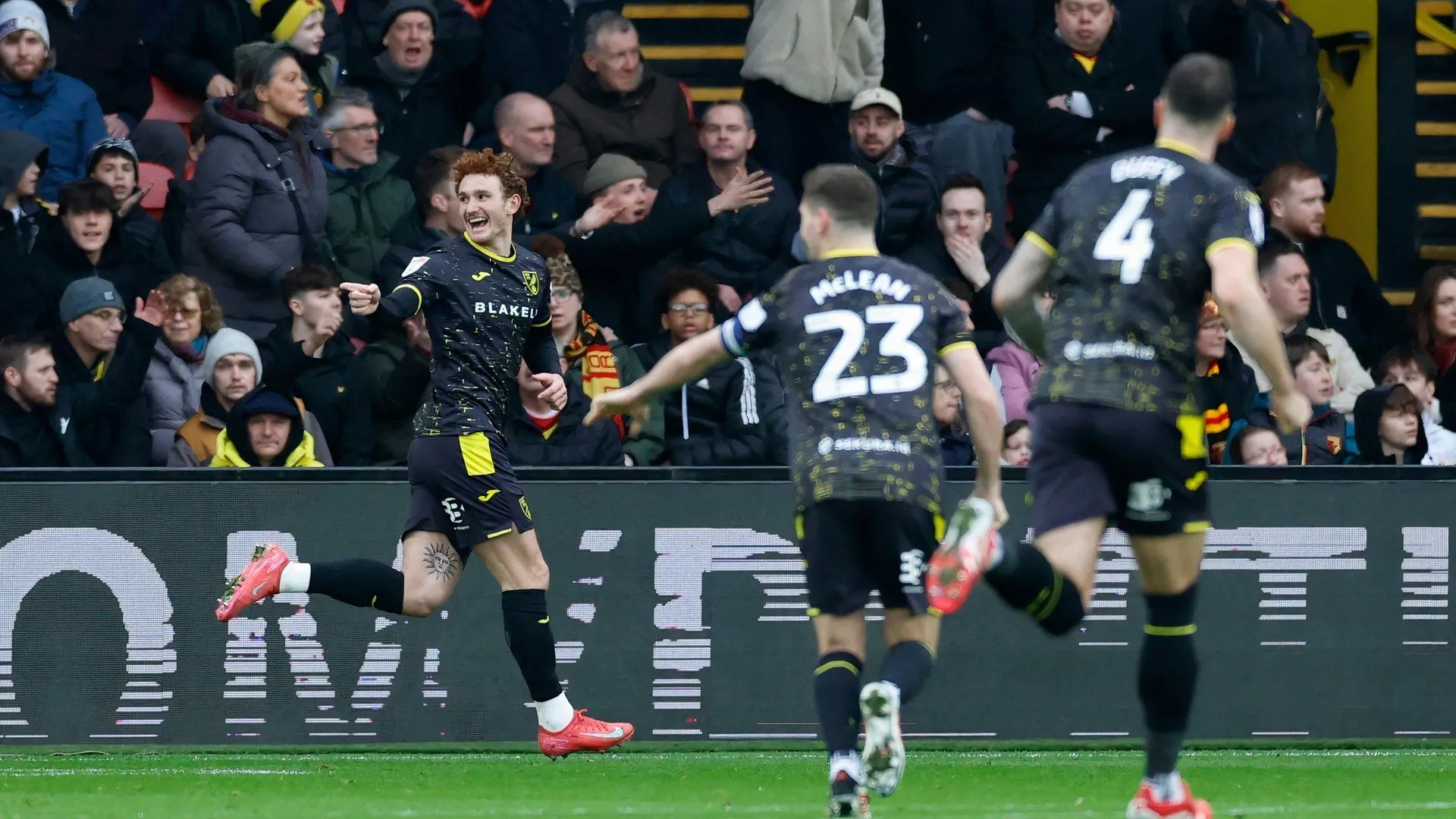 Josh Sargent ăn mừng bàn thắng cho Norwich City