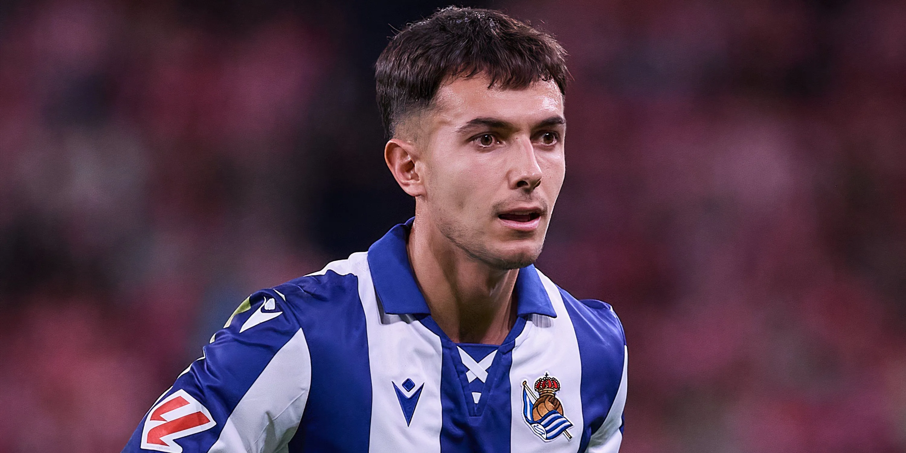 Martin Zubimendi thi đấu cho Real Sociedad, nơi anh bắt đầu với số 36